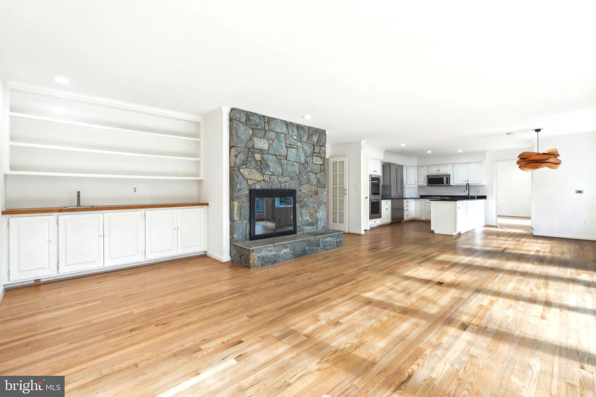 SEVEN LOCKS HILLS - Residential