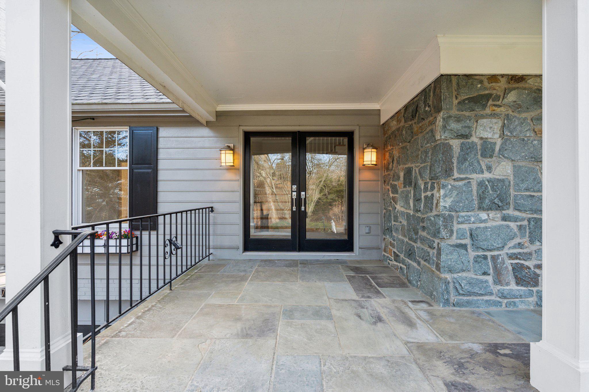 SEVEN LOCKS HILLS - Residential