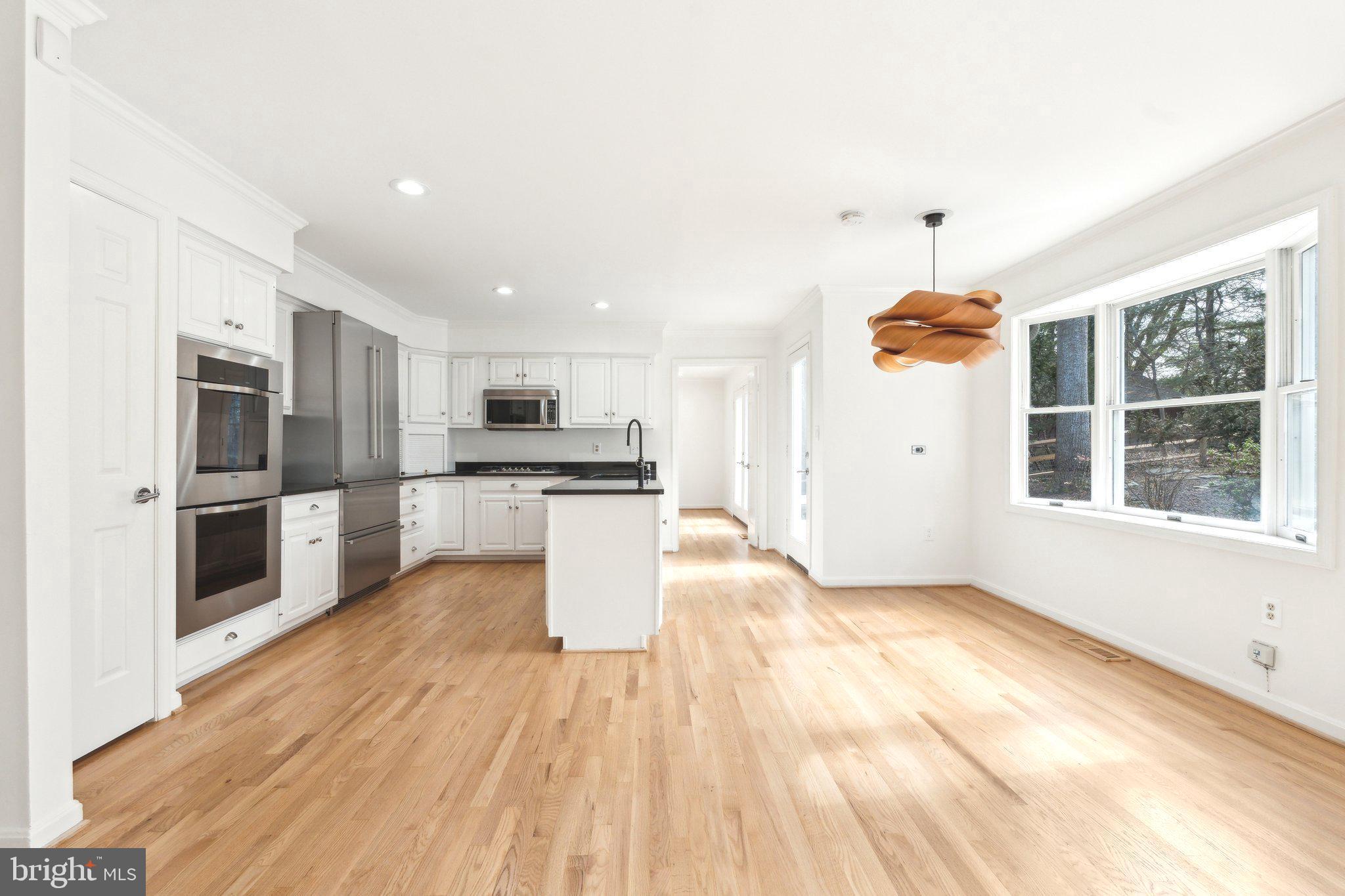 SEVEN LOCKS HILLS - Residential