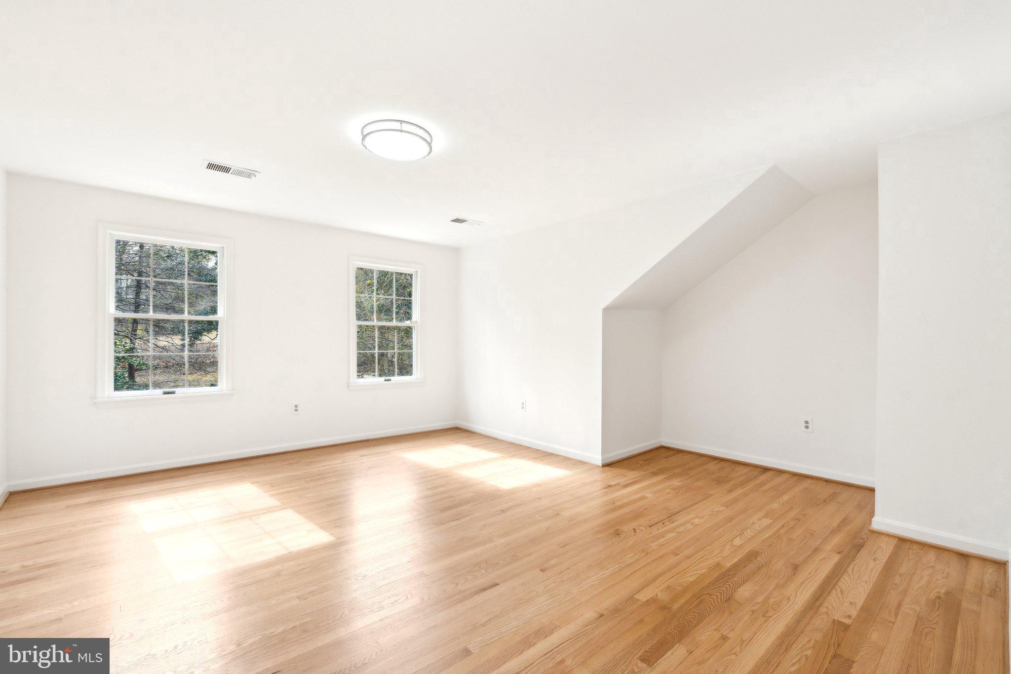 SEVEN LOCKS HILLS - Residential