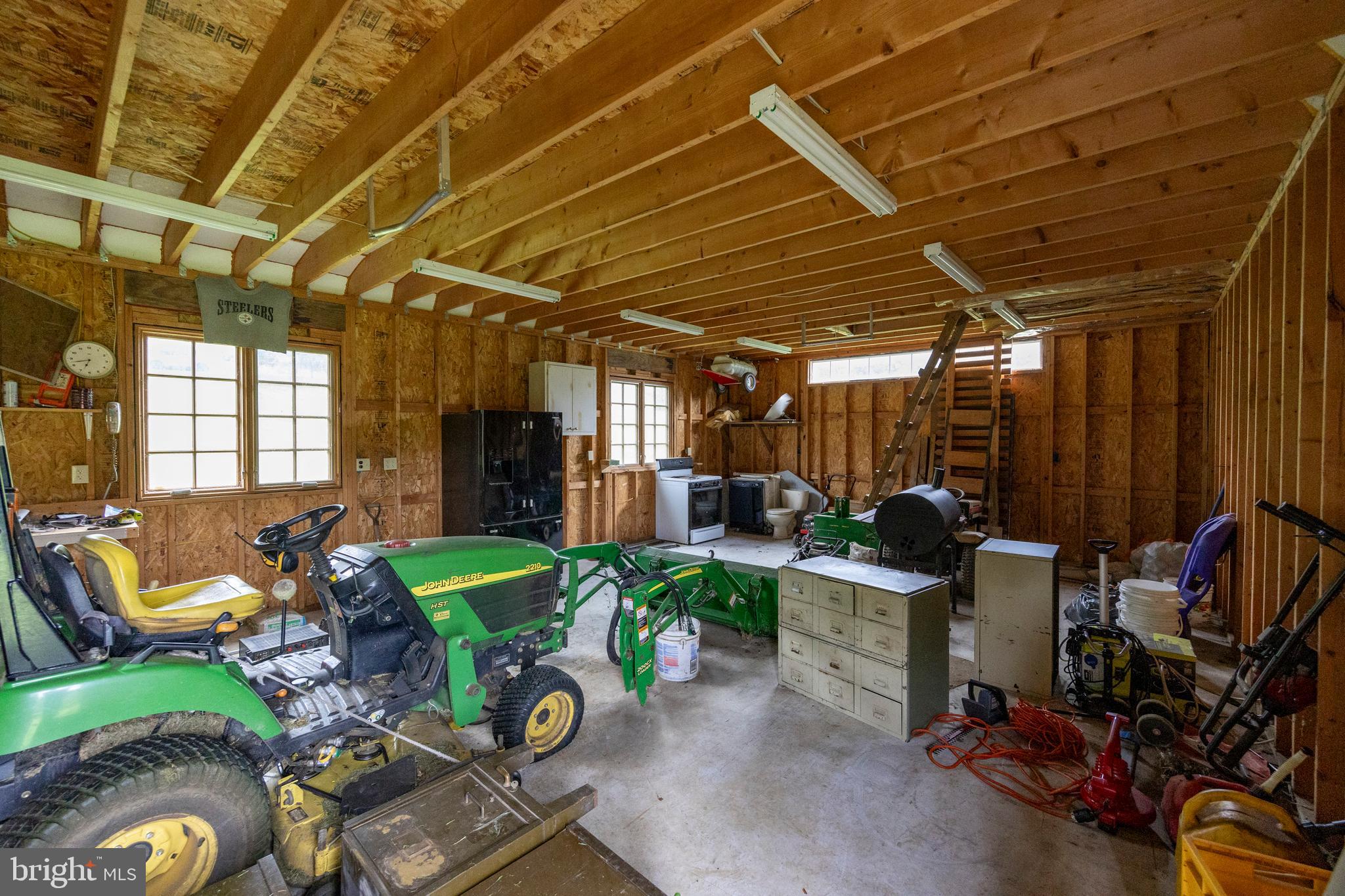 HILLBROOK FARMS - Residential