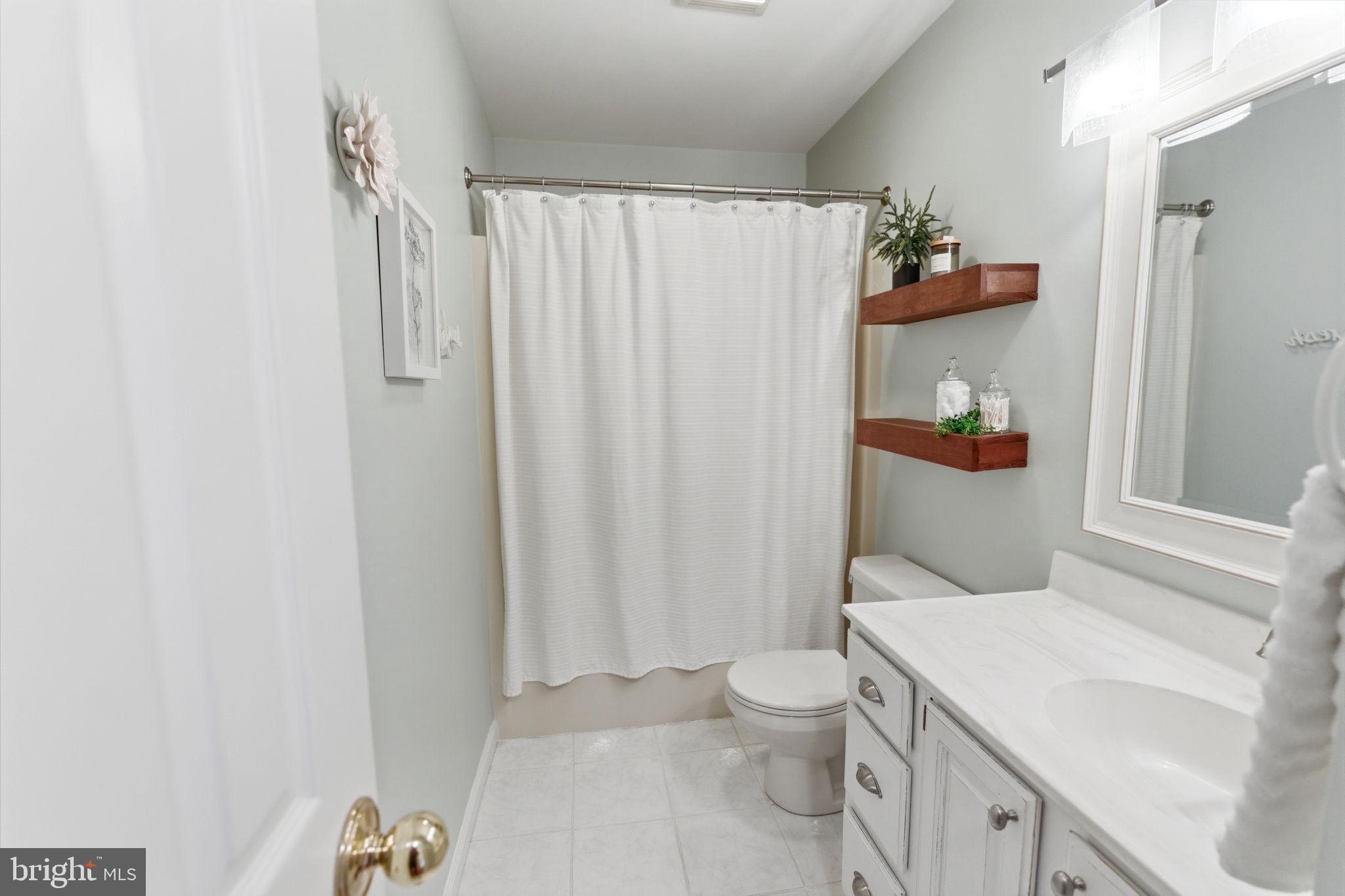 HOLLIS MANOR - Residential