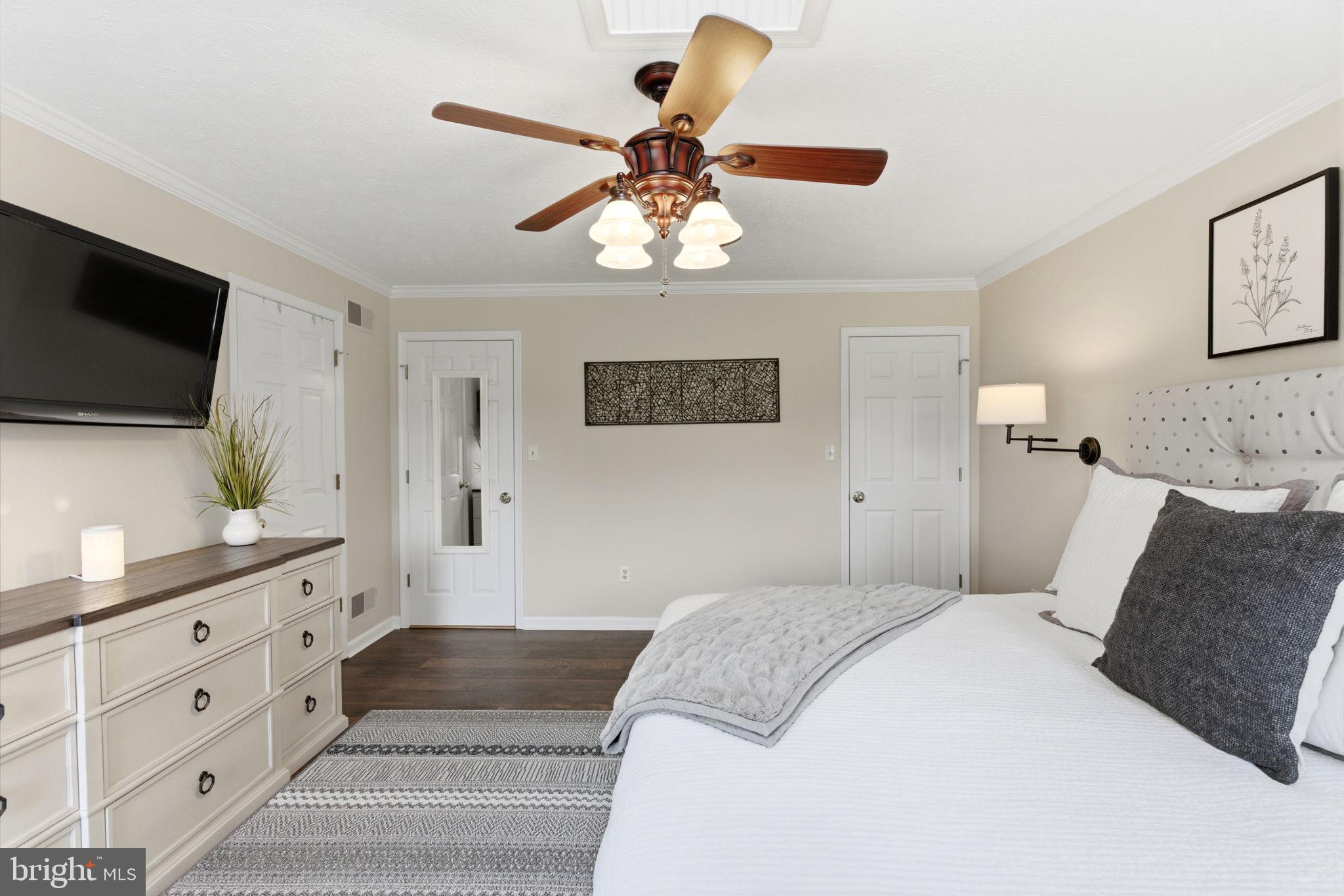 HOLLIS MANOR - Residential