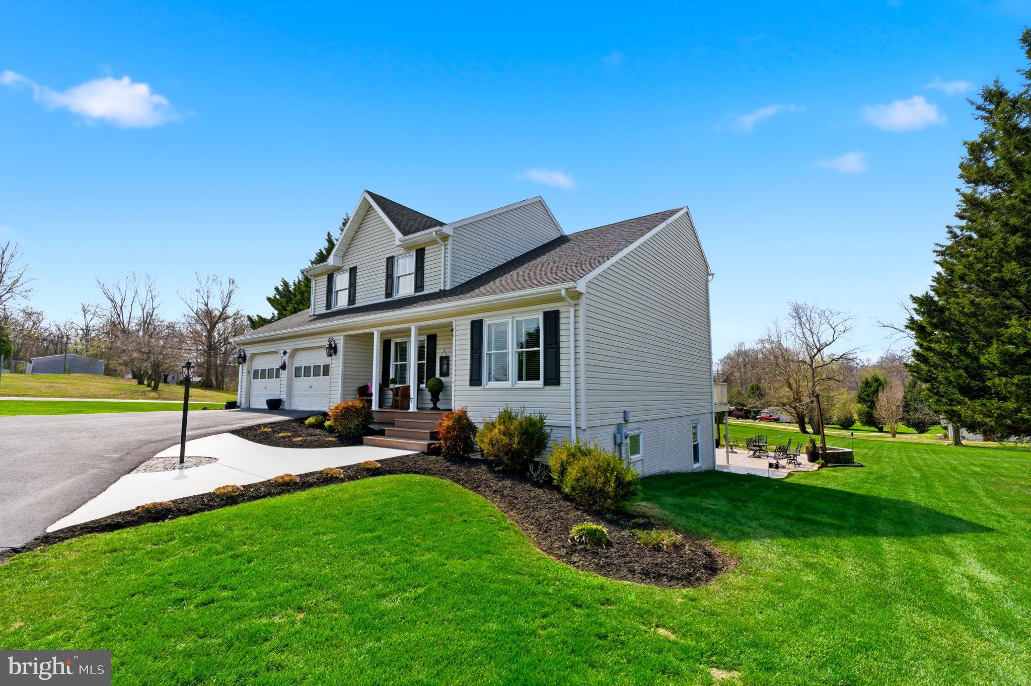 HOLLIS MANOR - Residential