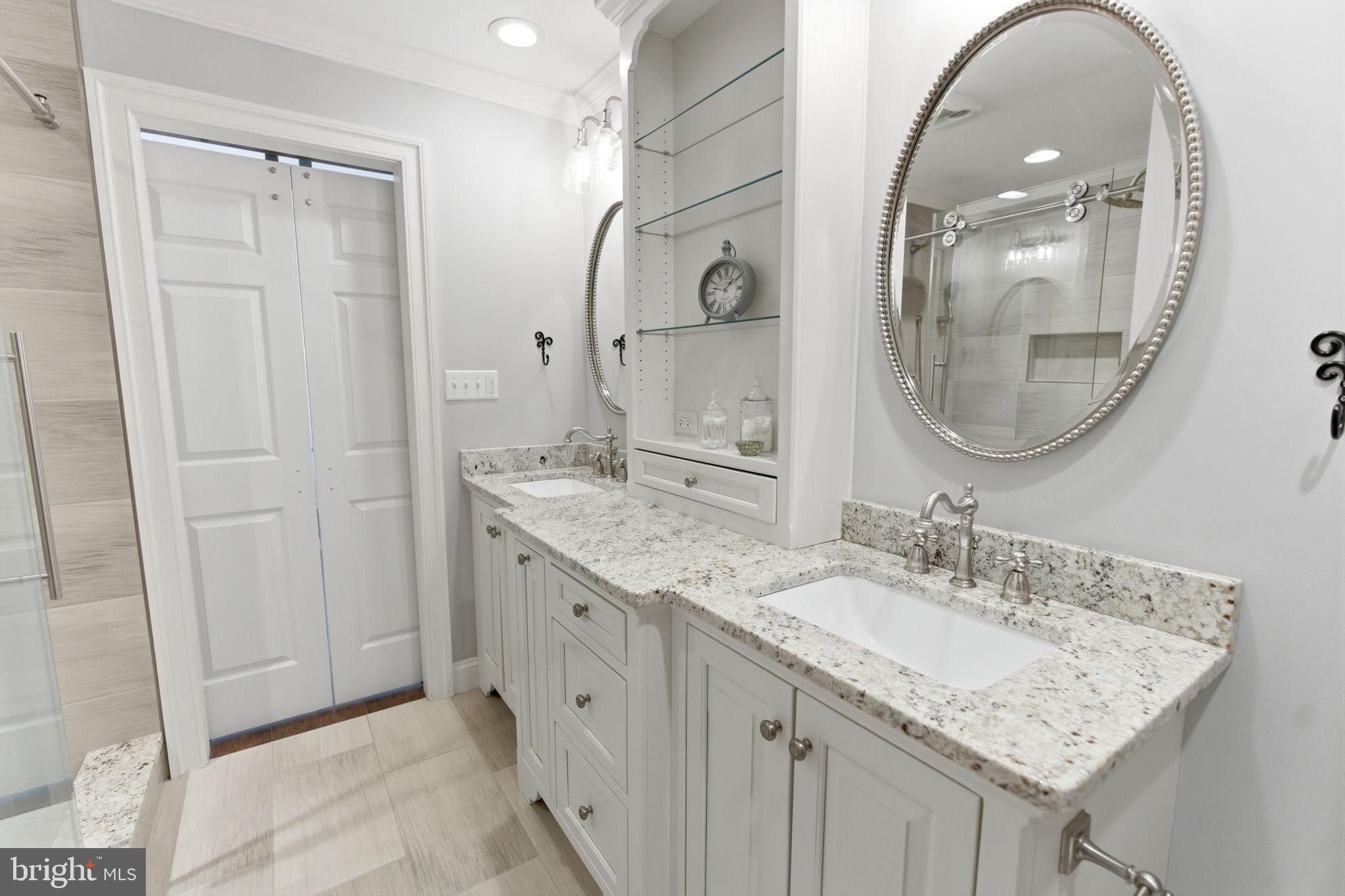 HOLLIS MANOR - Residential