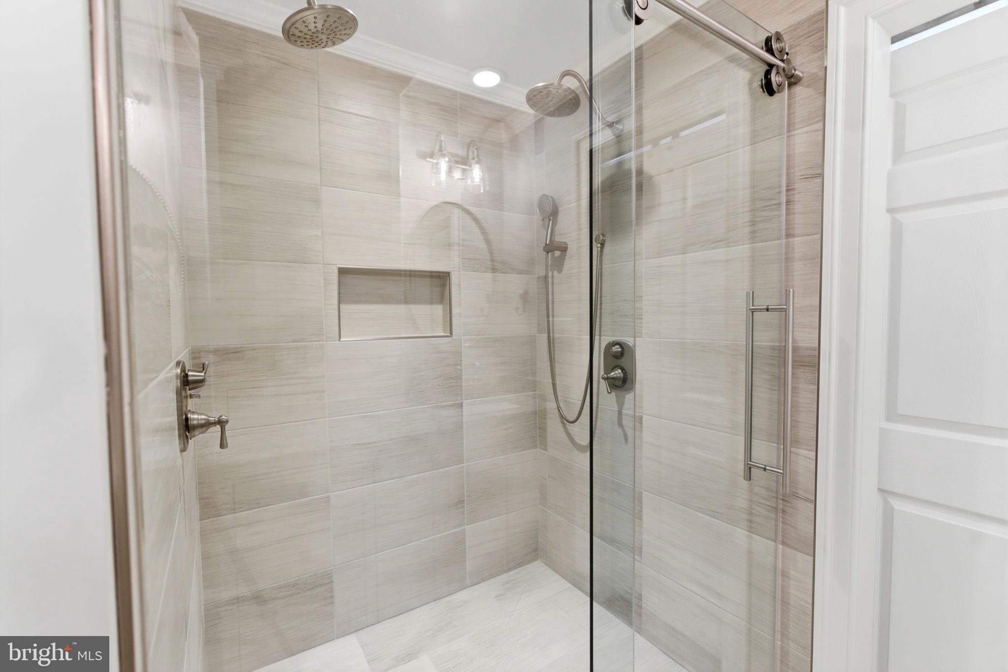 HOLLIS MANOR - Residential