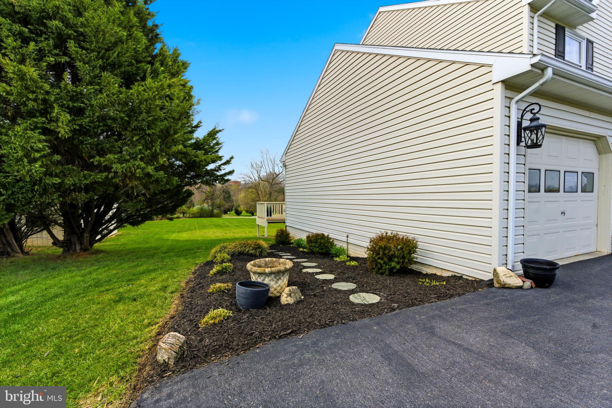 HOLLIS MANOR - Residential