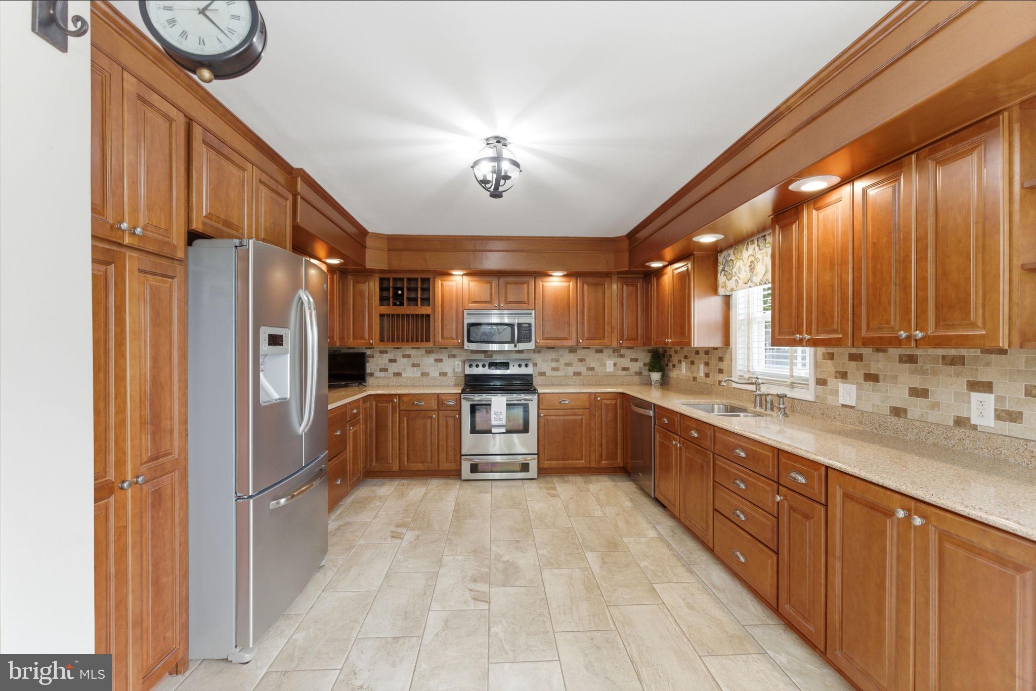 HOLLIS MANOR - Residential