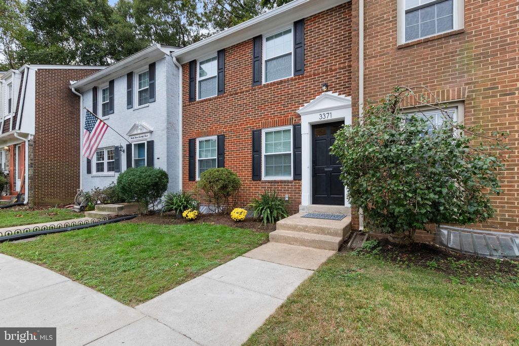Photo of 3371 Breckenridge Court, ANNANDALE, VA 22003 (MLS # VAFX2259576)