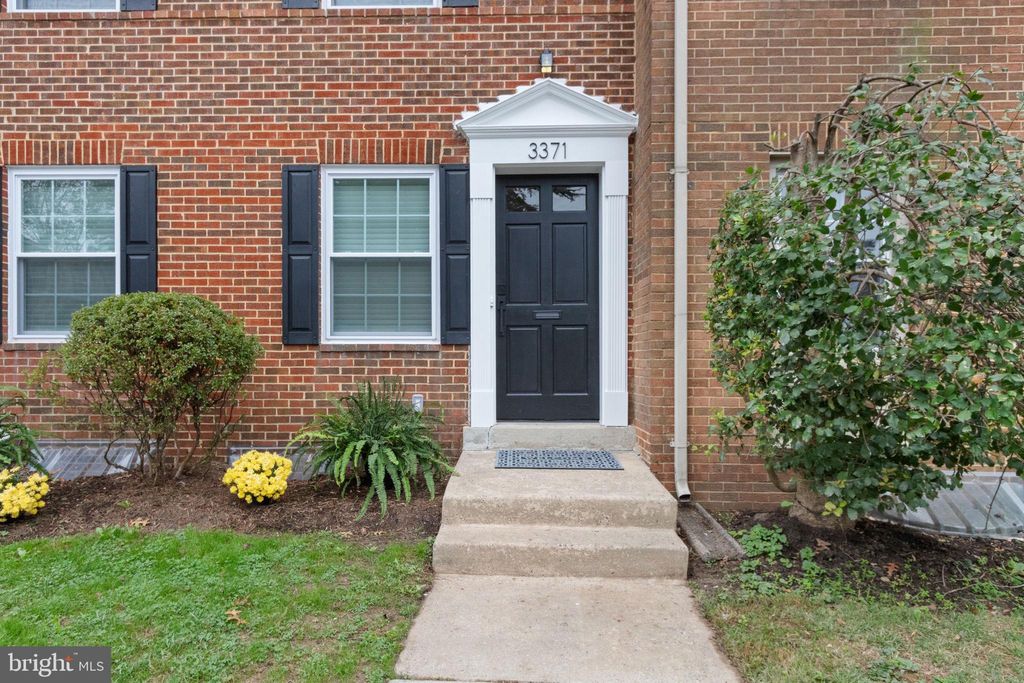 Photo of 3371 Breckenridge Court, ANNANDALE, VA 22003 (MLS # VAFX2259576)