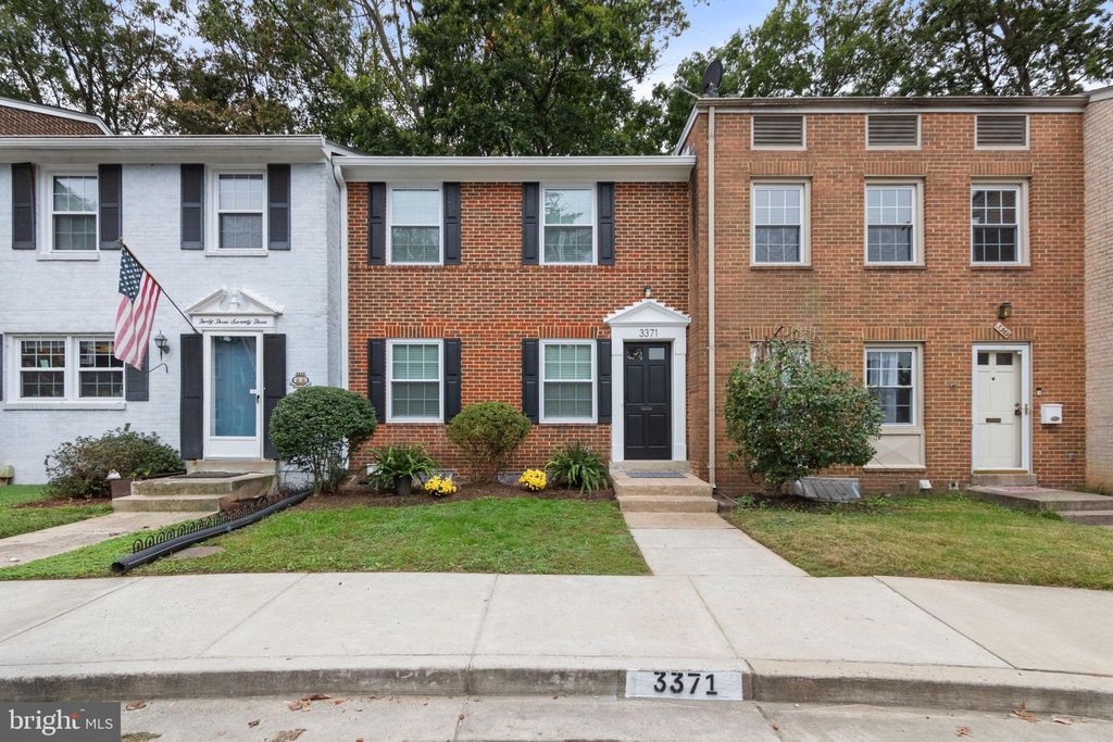 Photo of 3371 Breckenridge Court, ANNANDALE, VA 22003 (MLS # VAFX2259576)