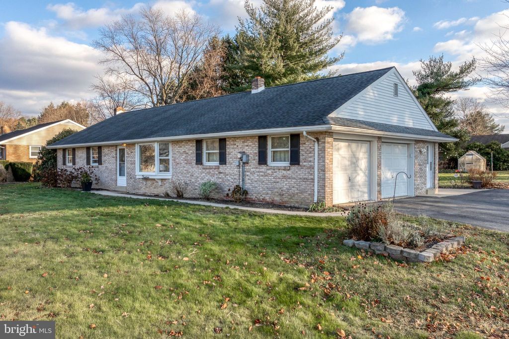 Photo of 14 Snyder Hill Road, LITITZ, PA 17543 (MLS # PALA2061380)