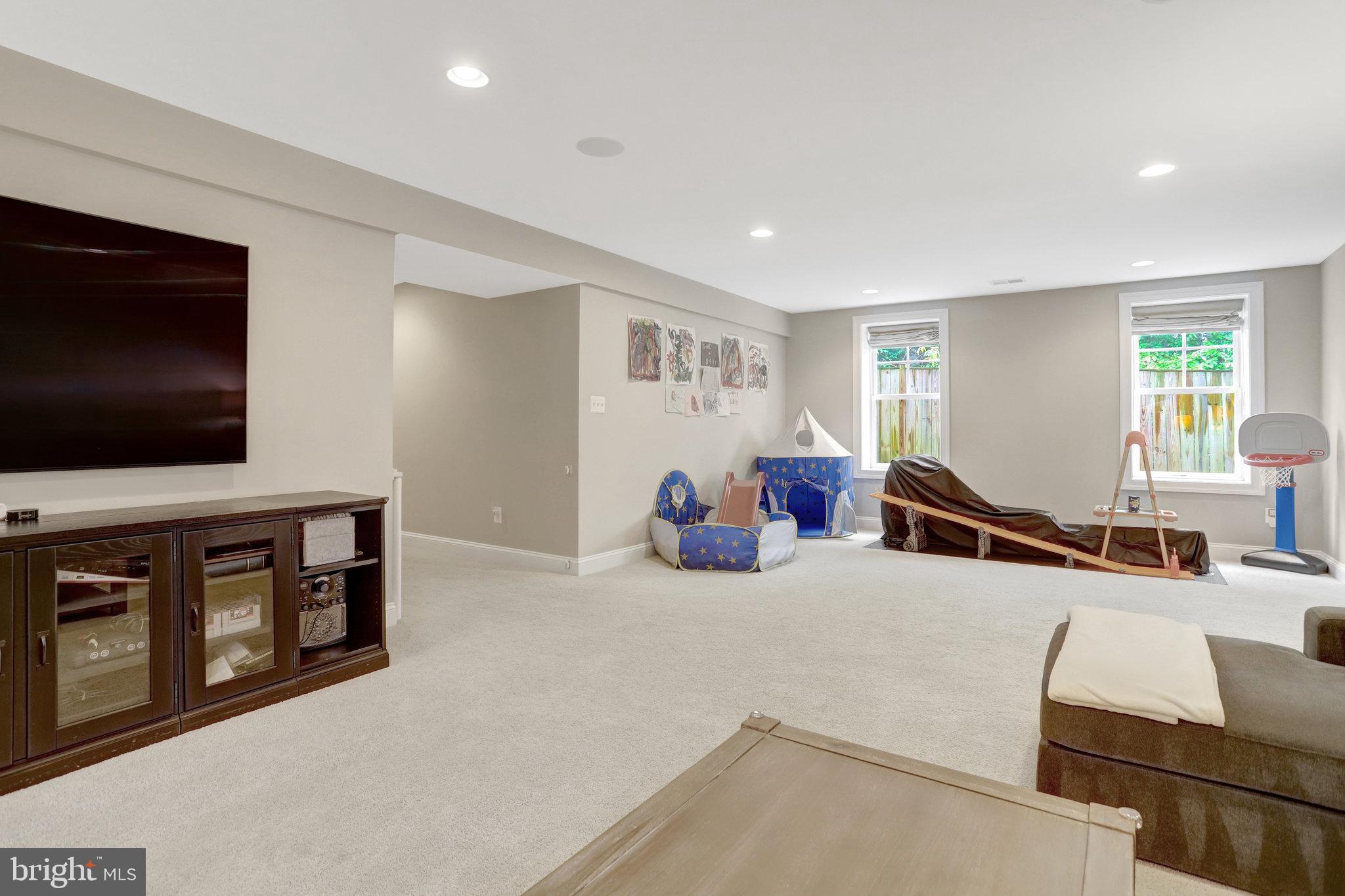 LEXINGTON VILLAGE - Residential