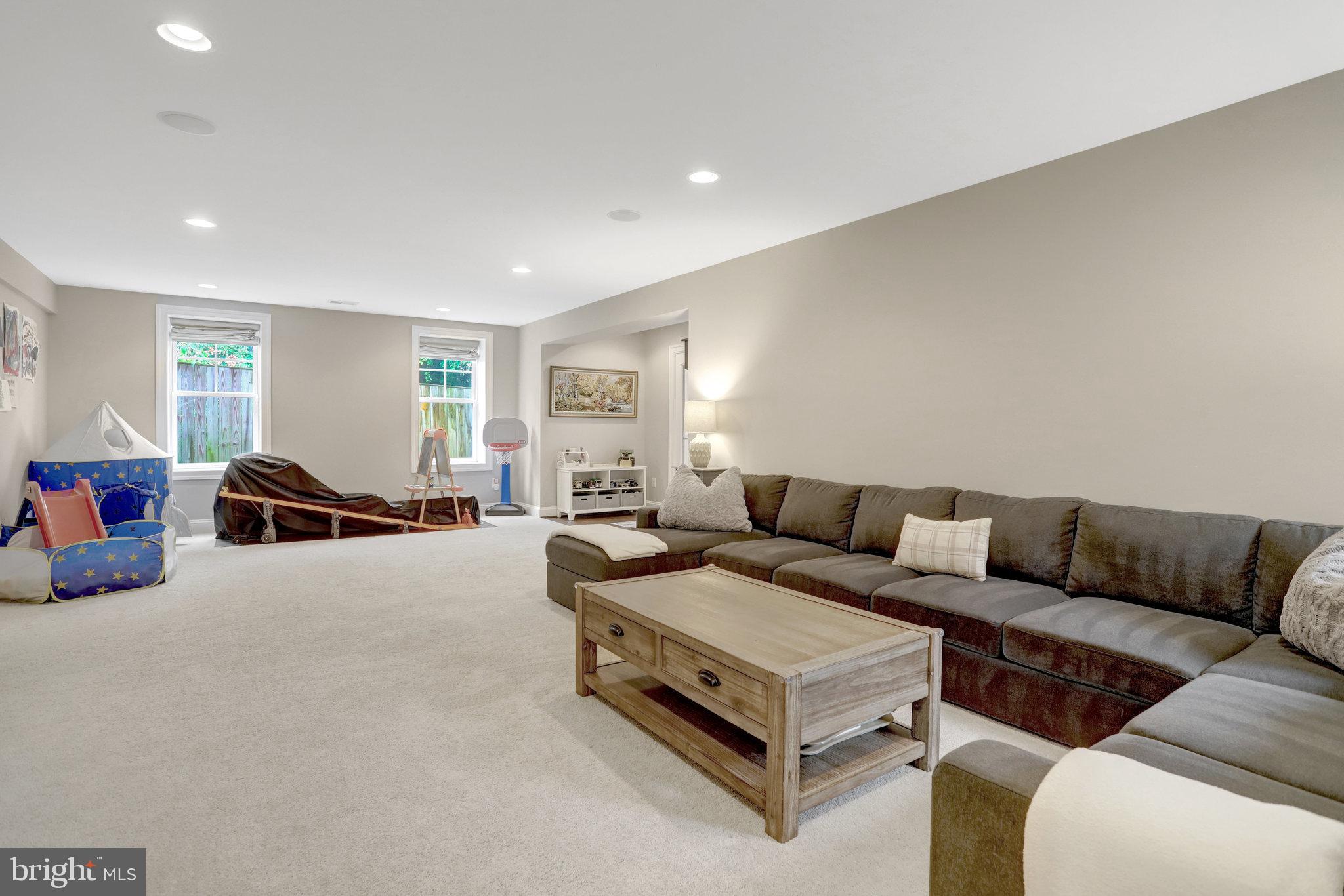 LEXINGTON VILLAGE - Residential