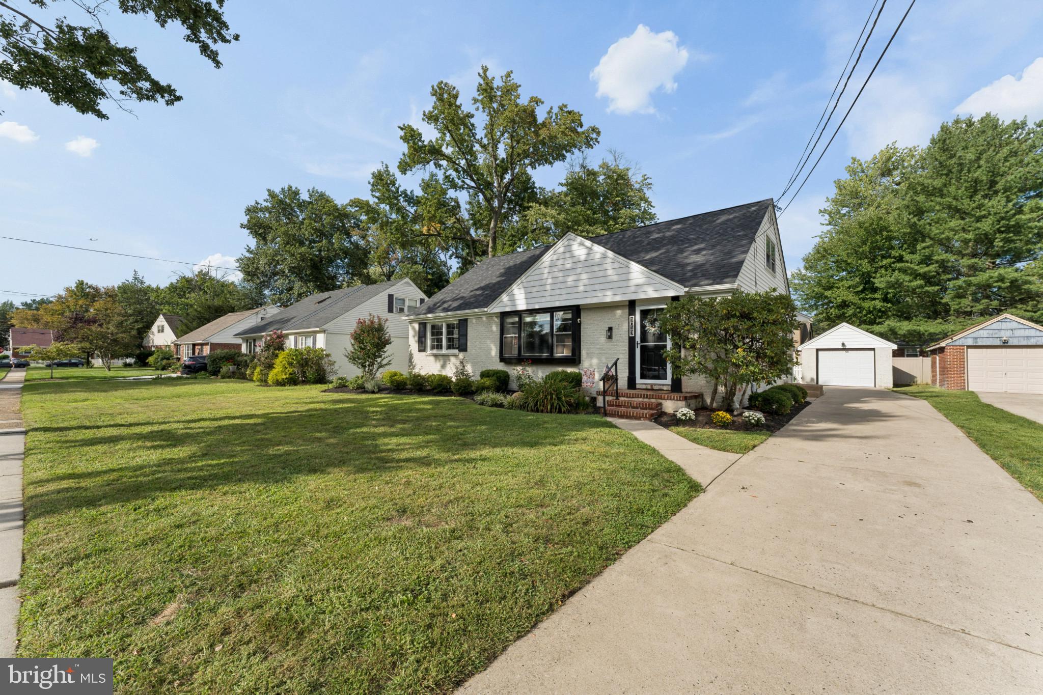 1013 OAKWOOD ROAD