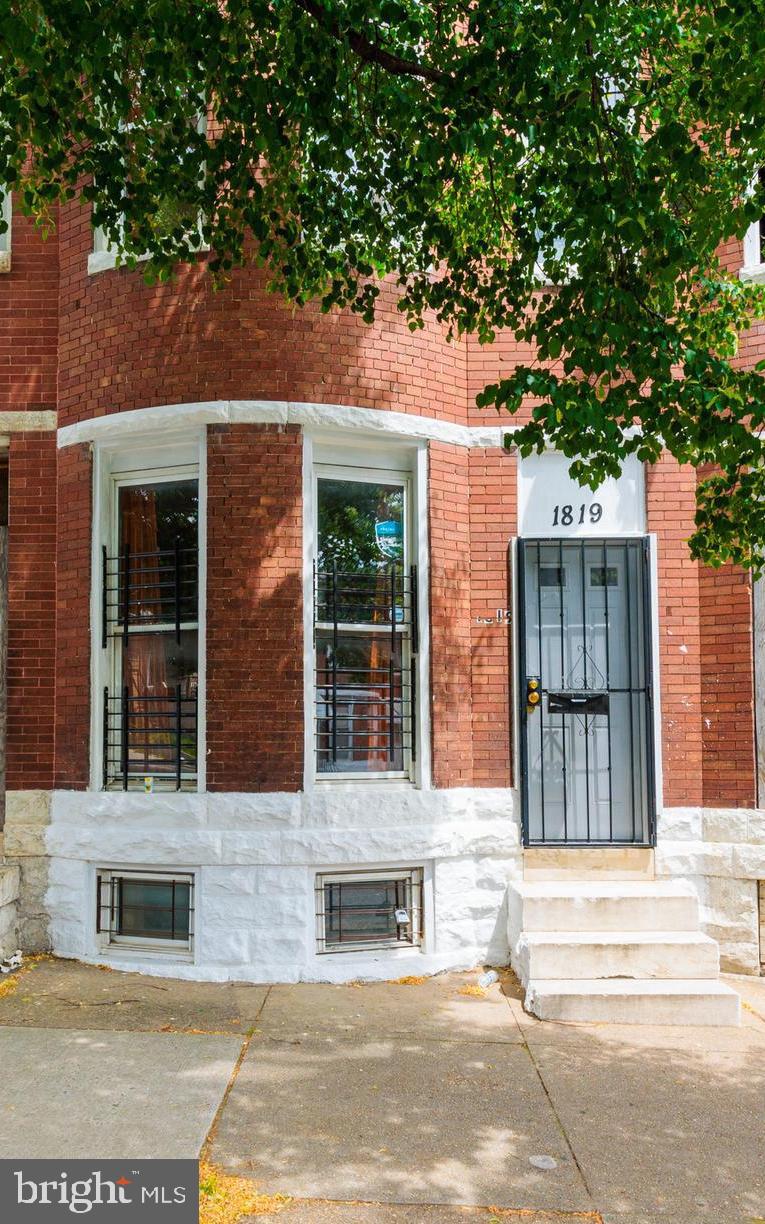Welcome home! Brand new renovation featuring 3 bedrooms and 1 bathroom. Affordable purchase price perfect for a home buyer or investor! Schedule your tour today!