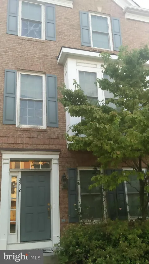 2512 Bronze Stone Place, Herndon, VA MLS: VAFX2232916