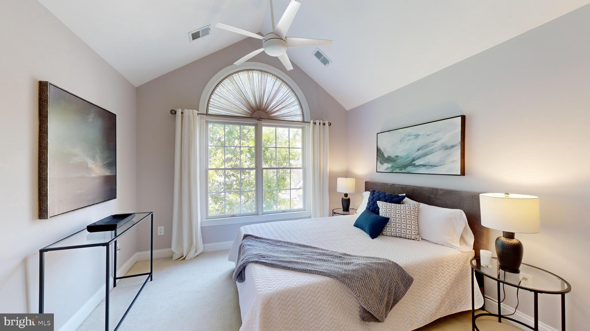 MCLEAN CREST - Residential