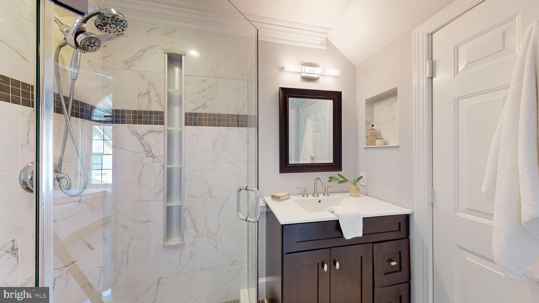 MCLEAN CREST - Residential