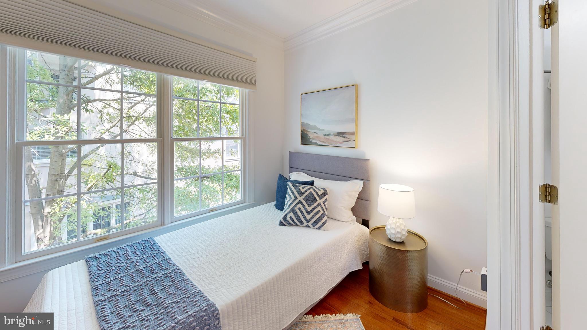 MCLEAN CREST - Residential