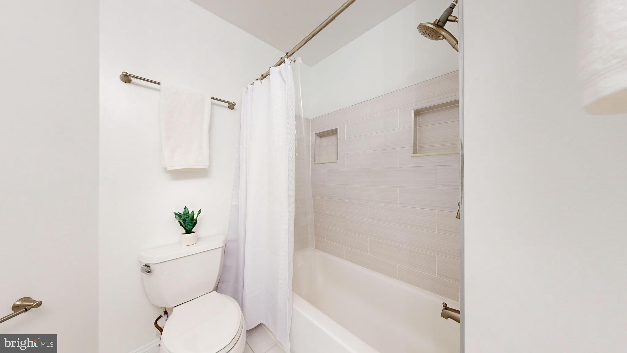 MCLEAN CREST - Residential