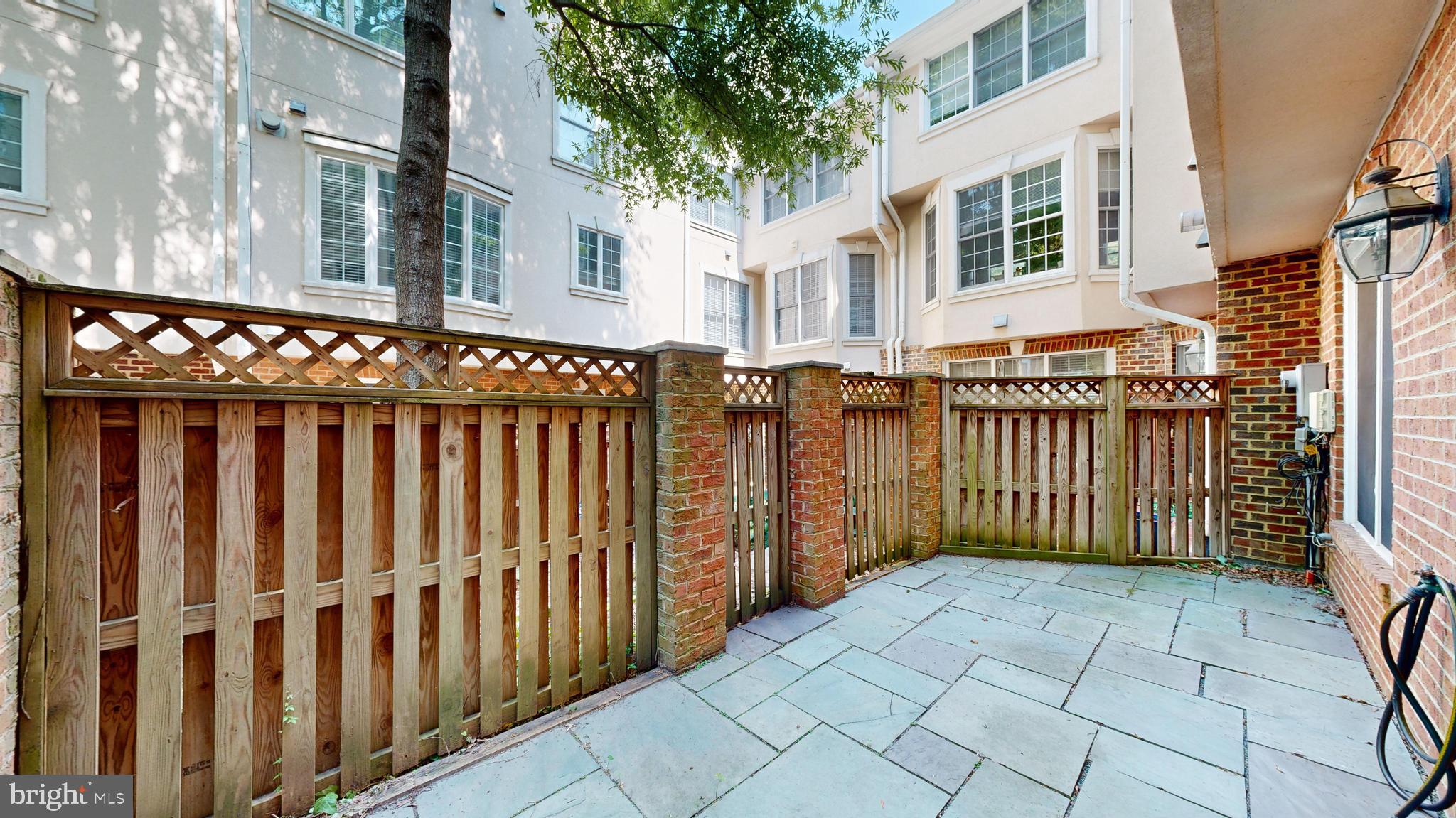 MCLEAN CREST - Residential