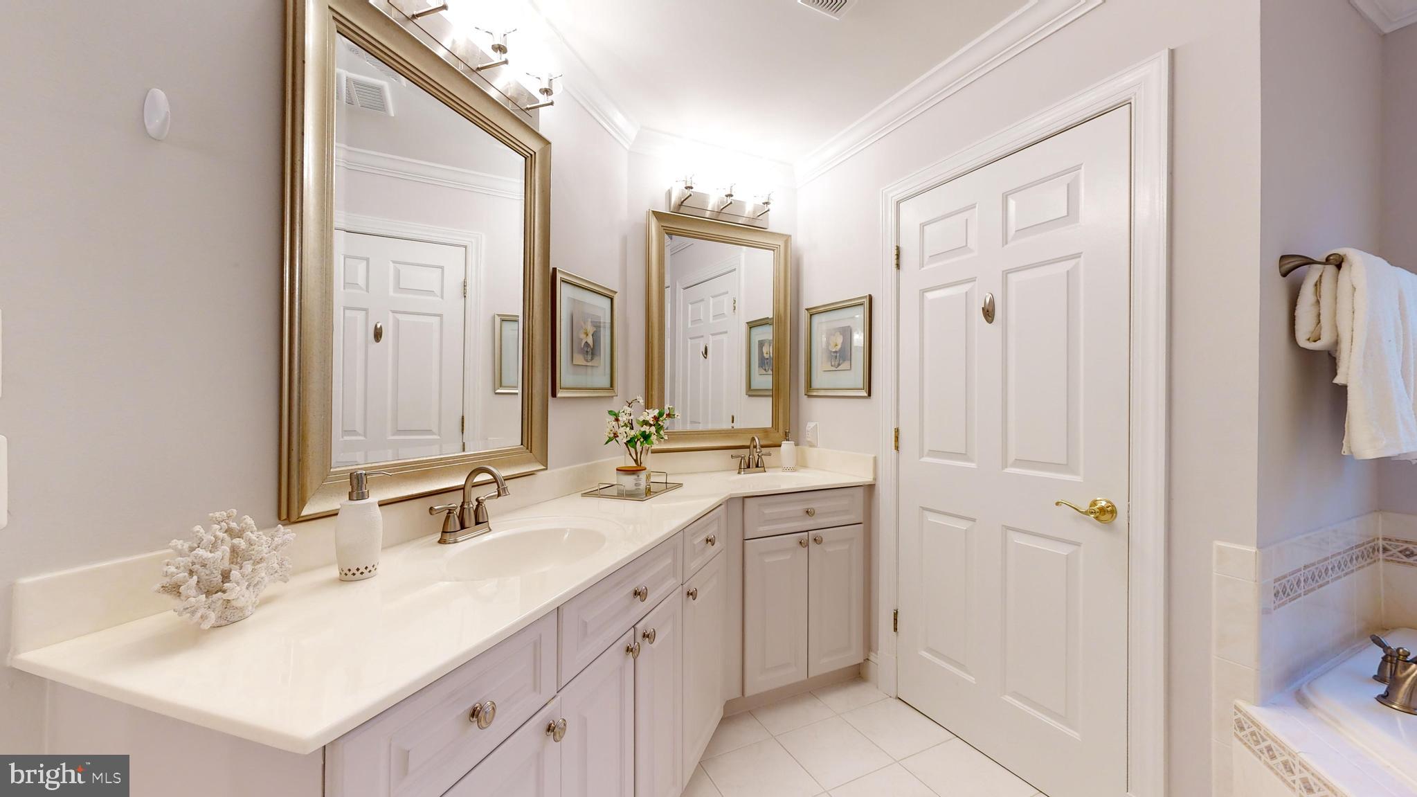 MCLEAN CREST - Residential