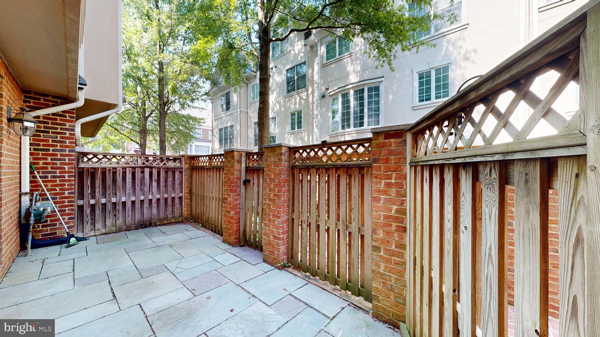 MCLEAN CREST - Residential