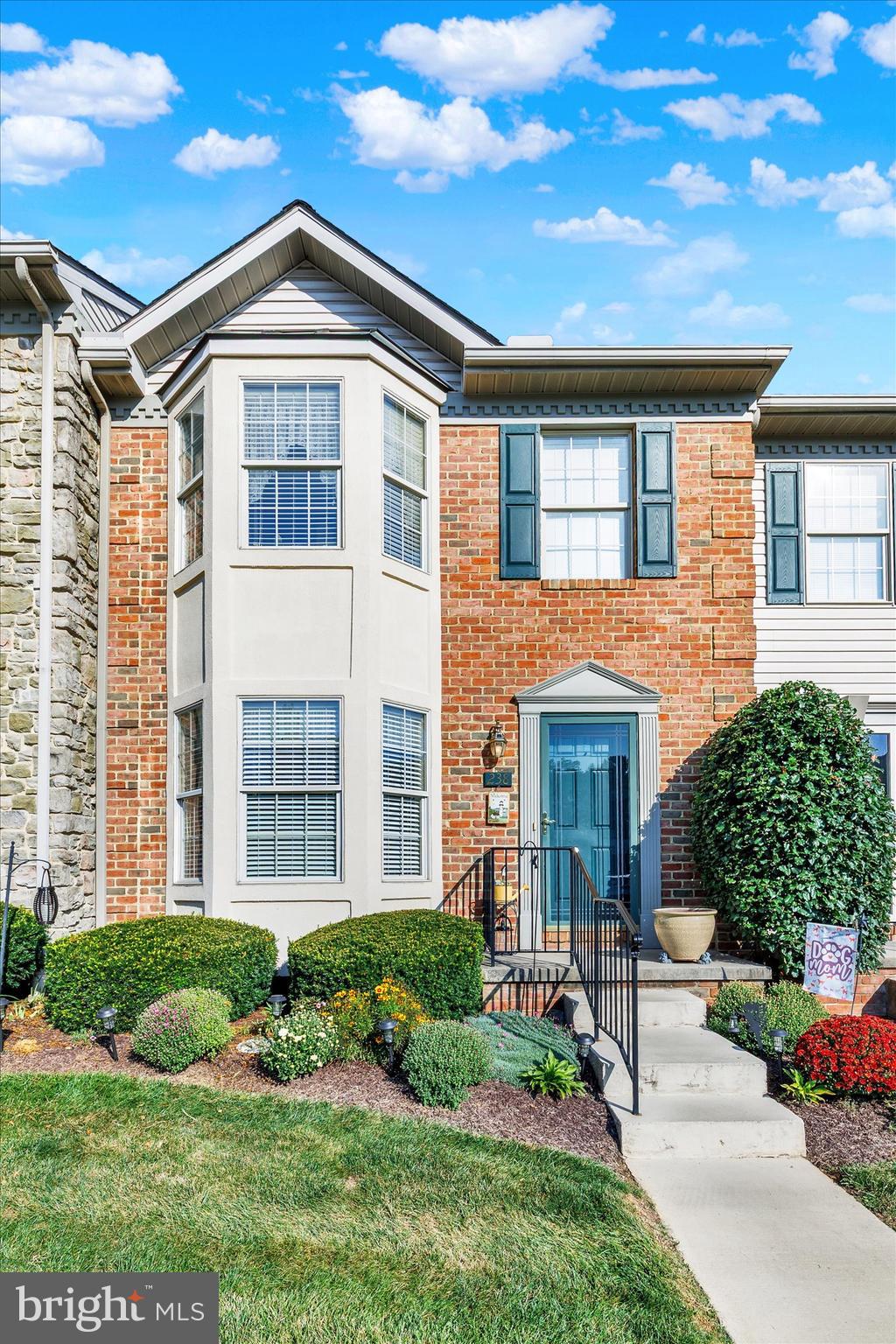 COBBLESTONE COURT - Residential