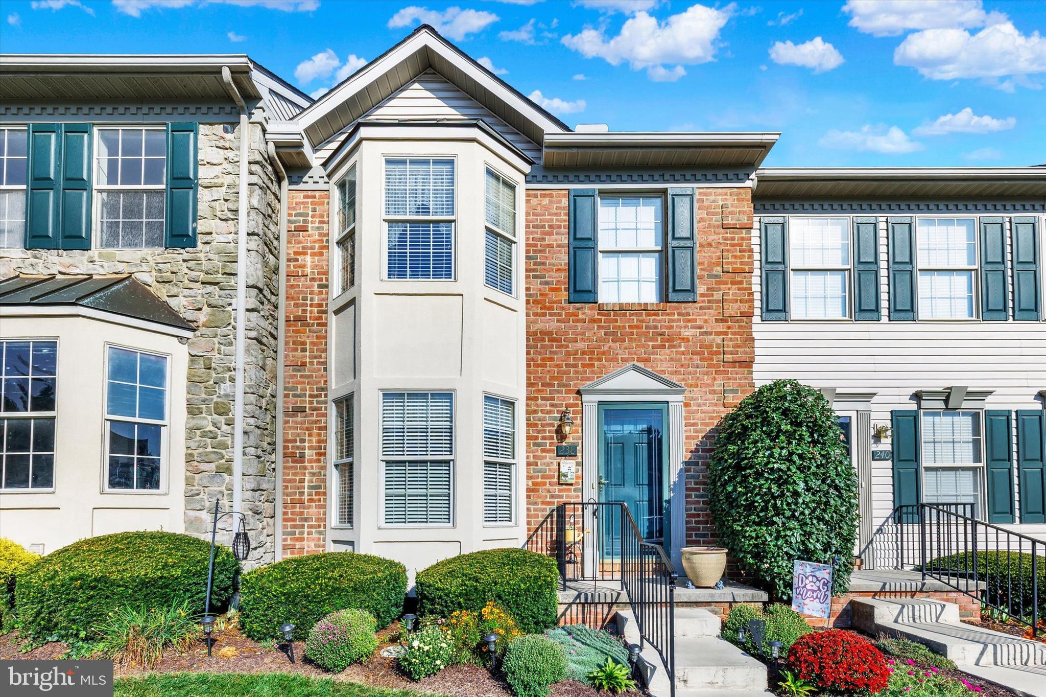 COBBLESTONE COURT - Residential