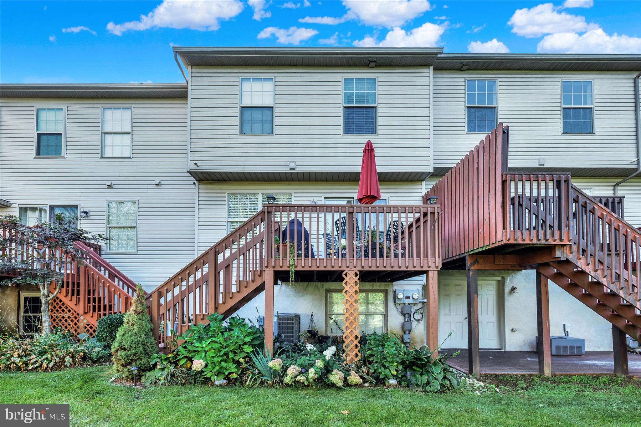 COBBLESTONE COURT - Residential