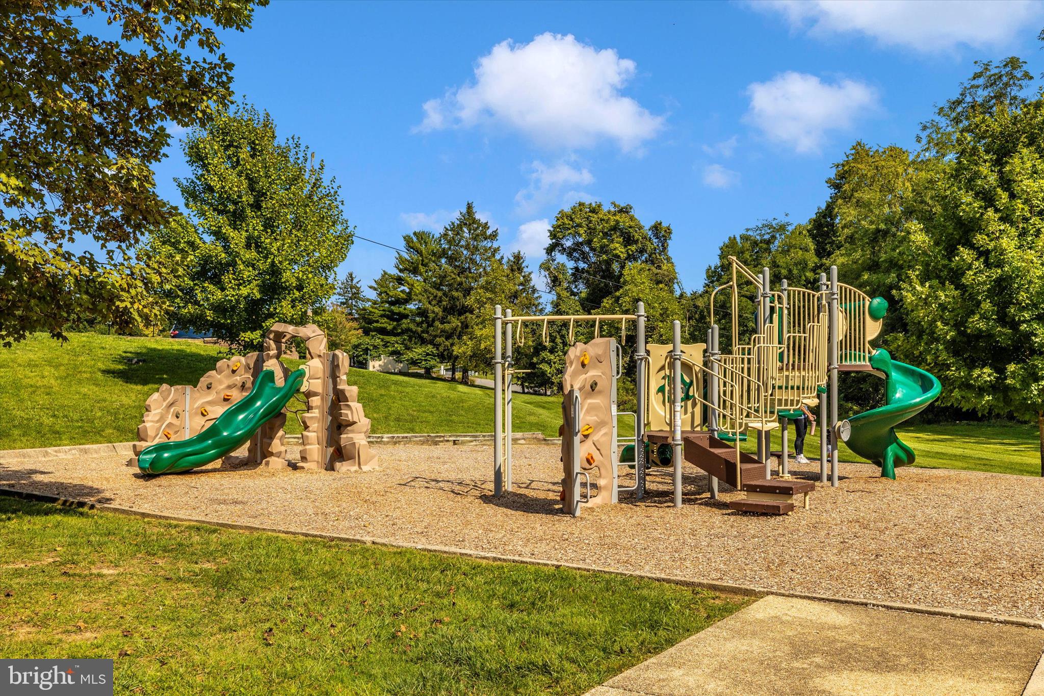 LAKE LINGANORE - Residential