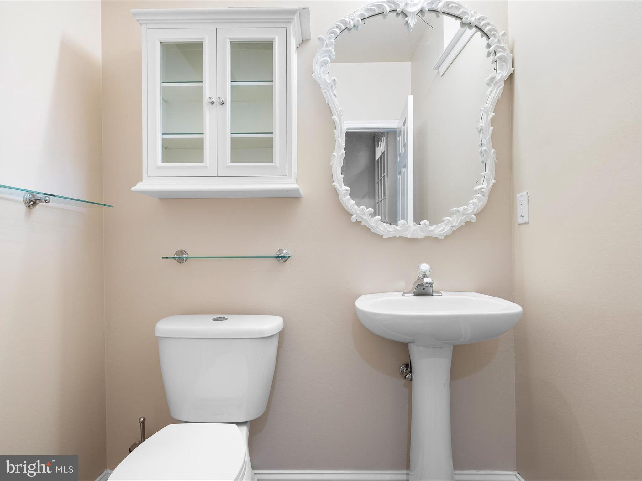 COMMODORE ESTATES - Residential