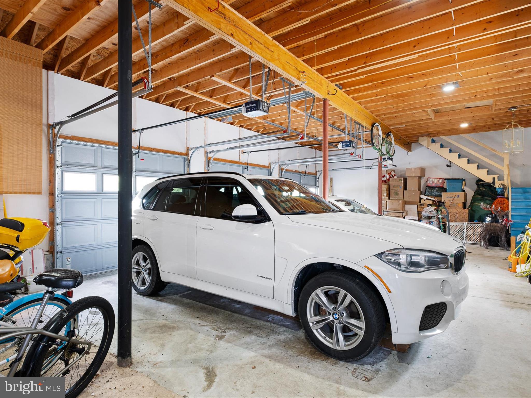 COMMODORE ESTATES - Residential