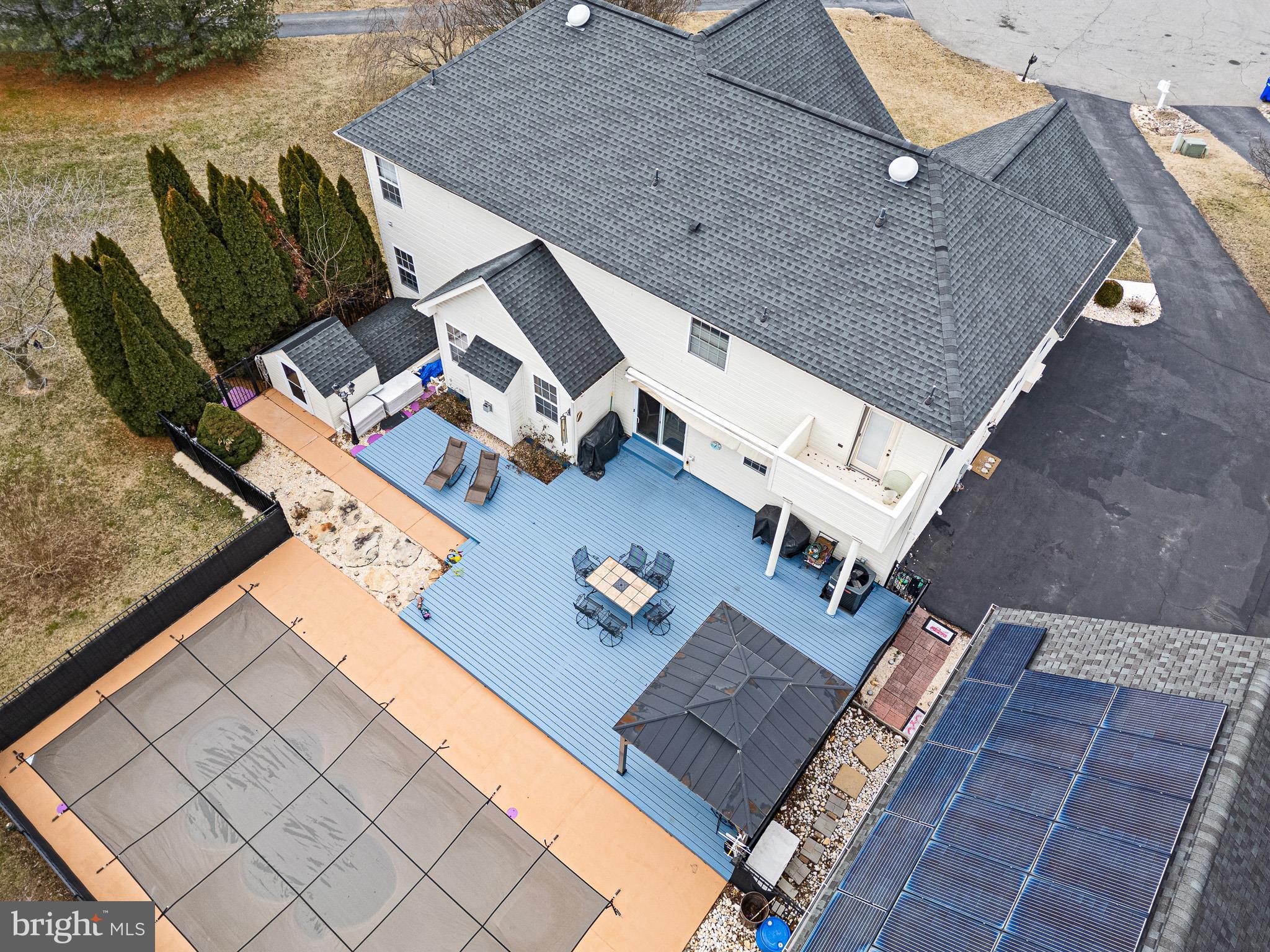 COMMODORE ESTATES - Residential