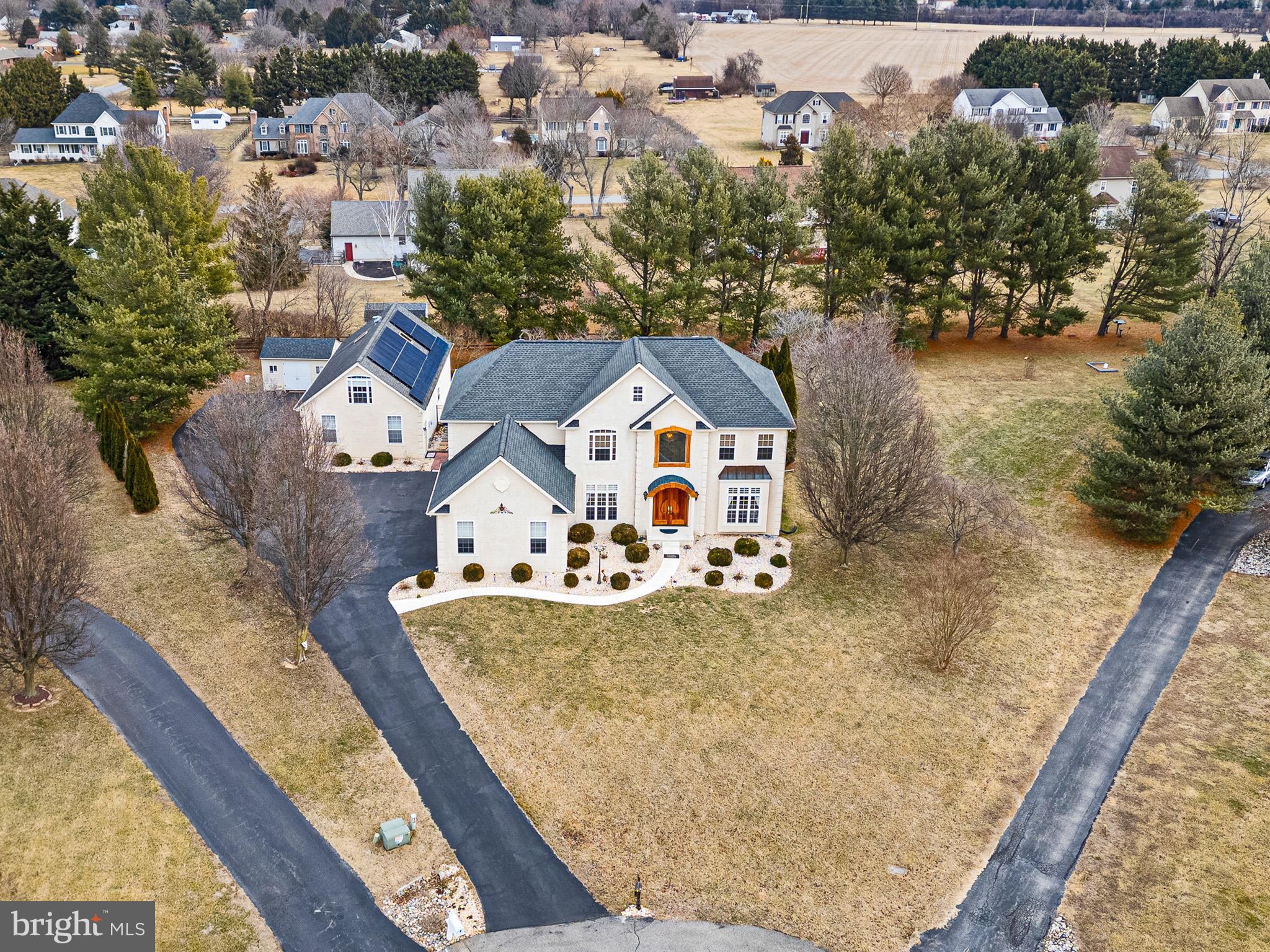 COMMODORE ESTATES - Residential