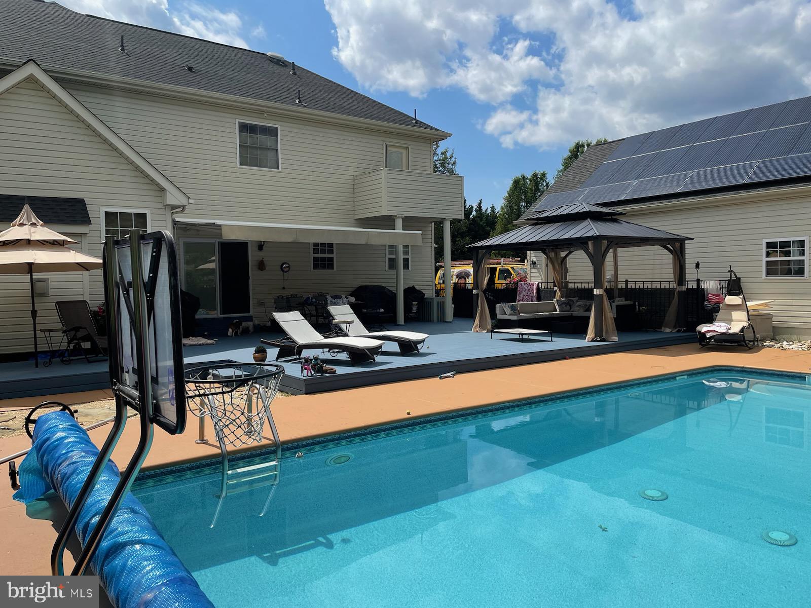 COMMODORE ESTATES - Residential