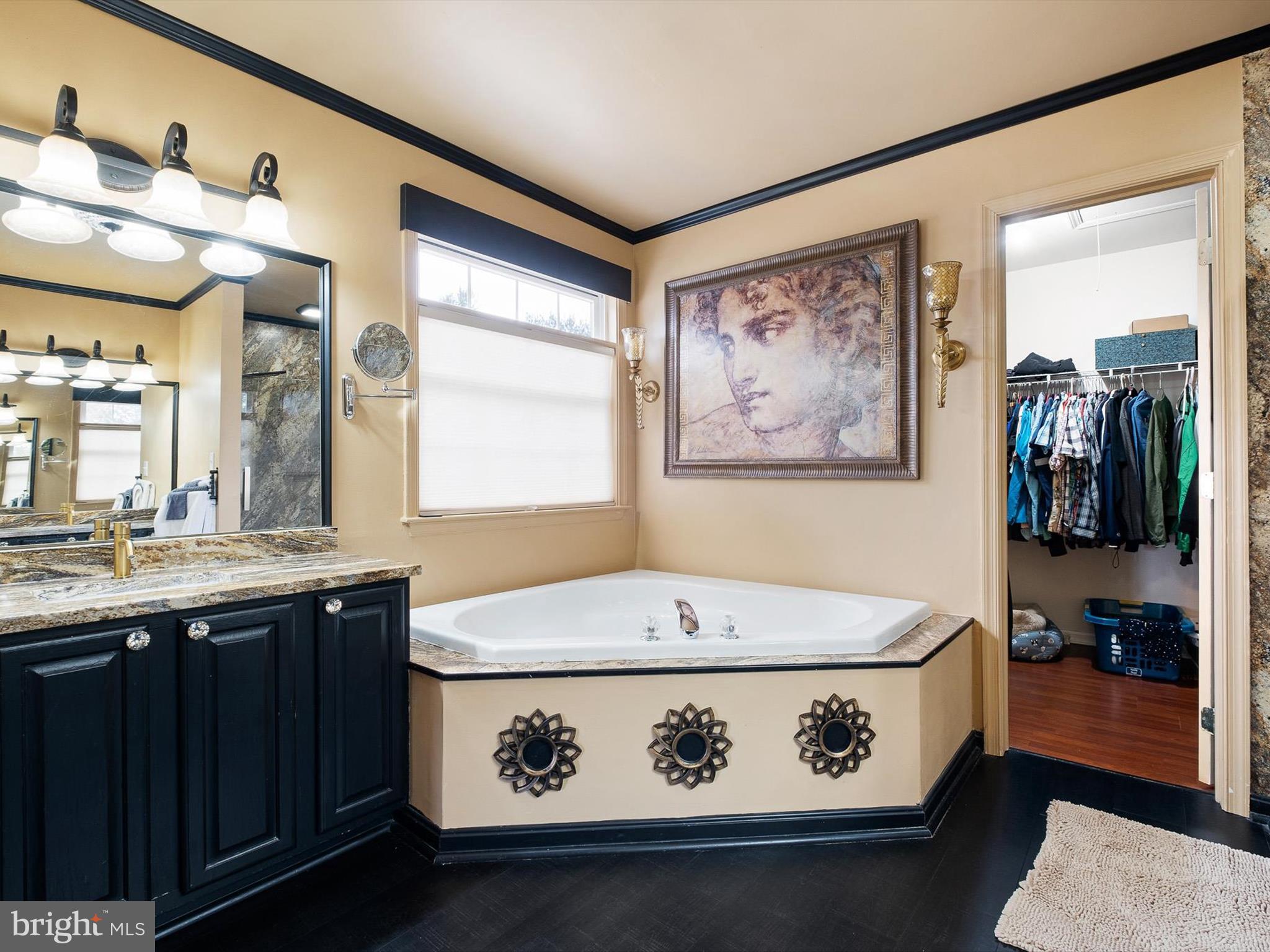 COMMODORE ESTATES - Residential