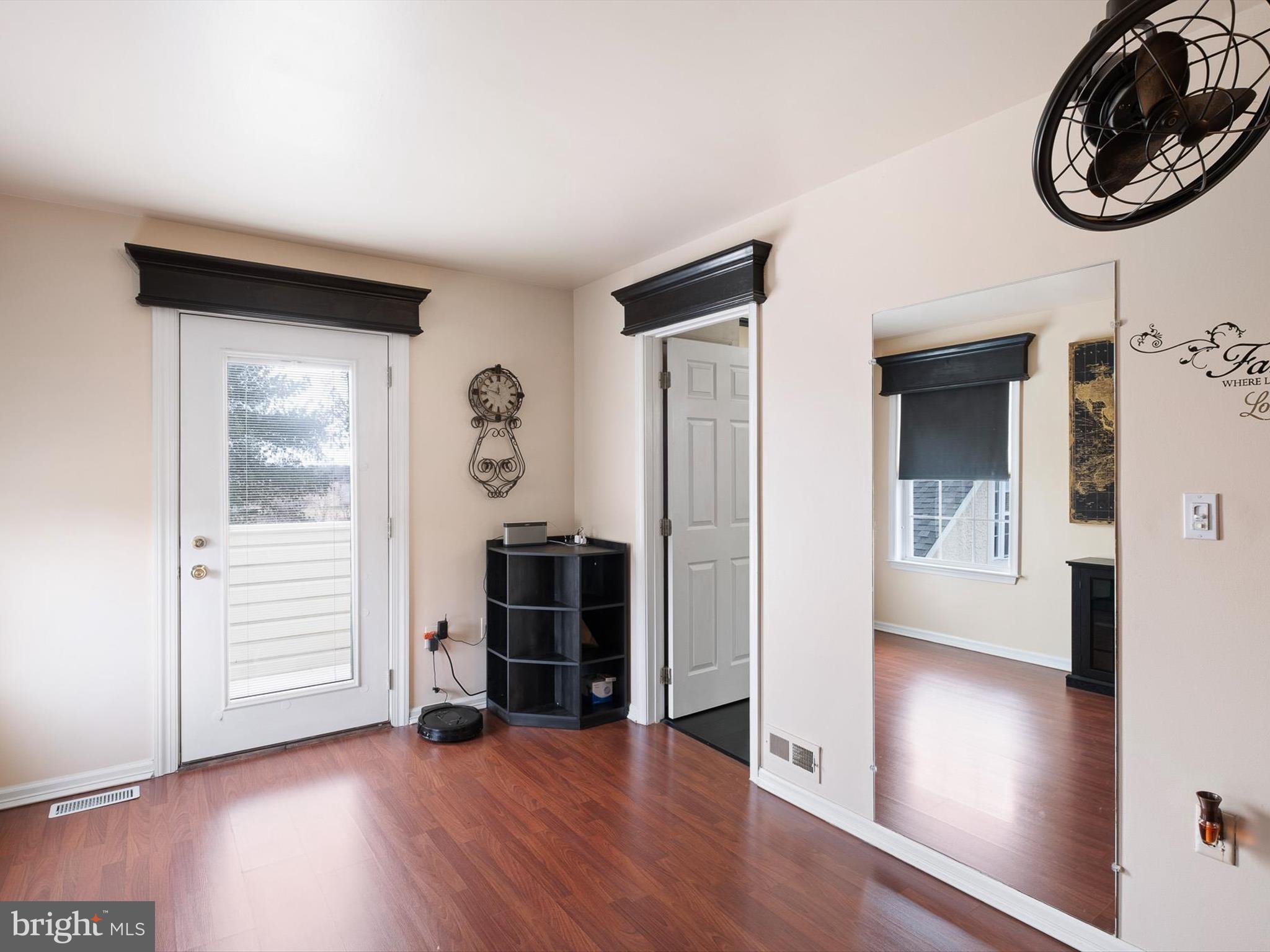 COMMODORE ESTATES - Residential