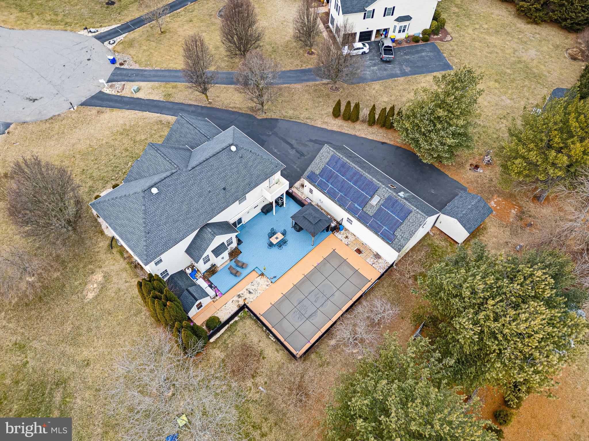 COMMODORE ESTATES - Residential