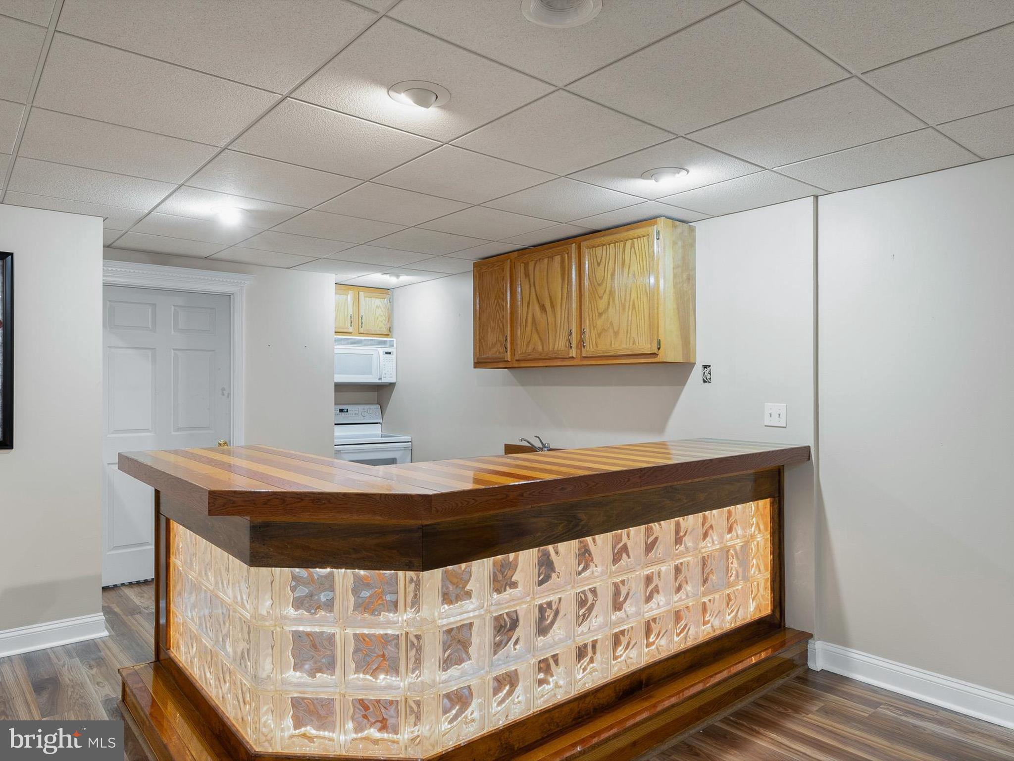 COMMODORE ESTATES - Residential