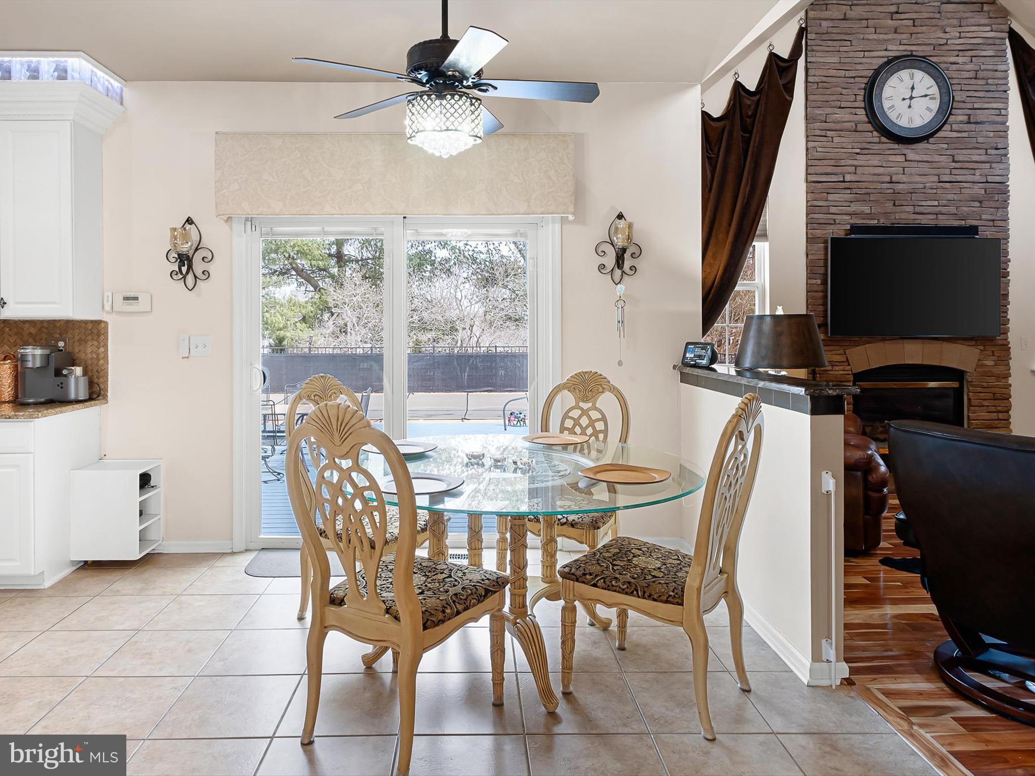 COMMODORE ESTATES - Residential