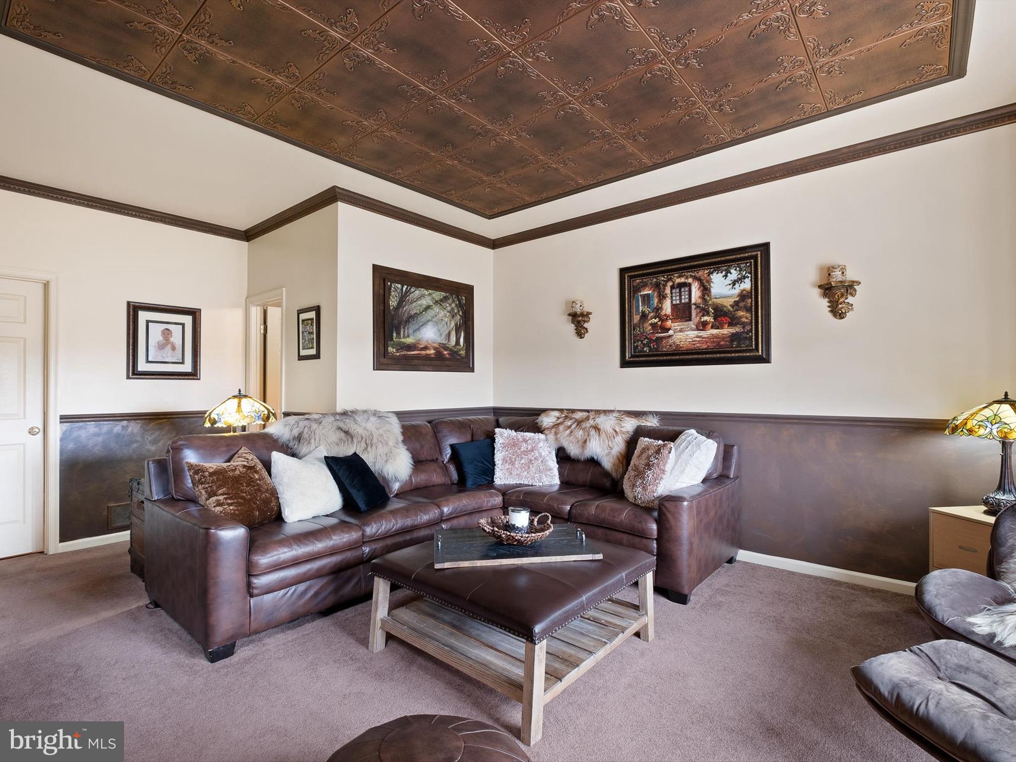 COMMODORE ESTATES - Residential