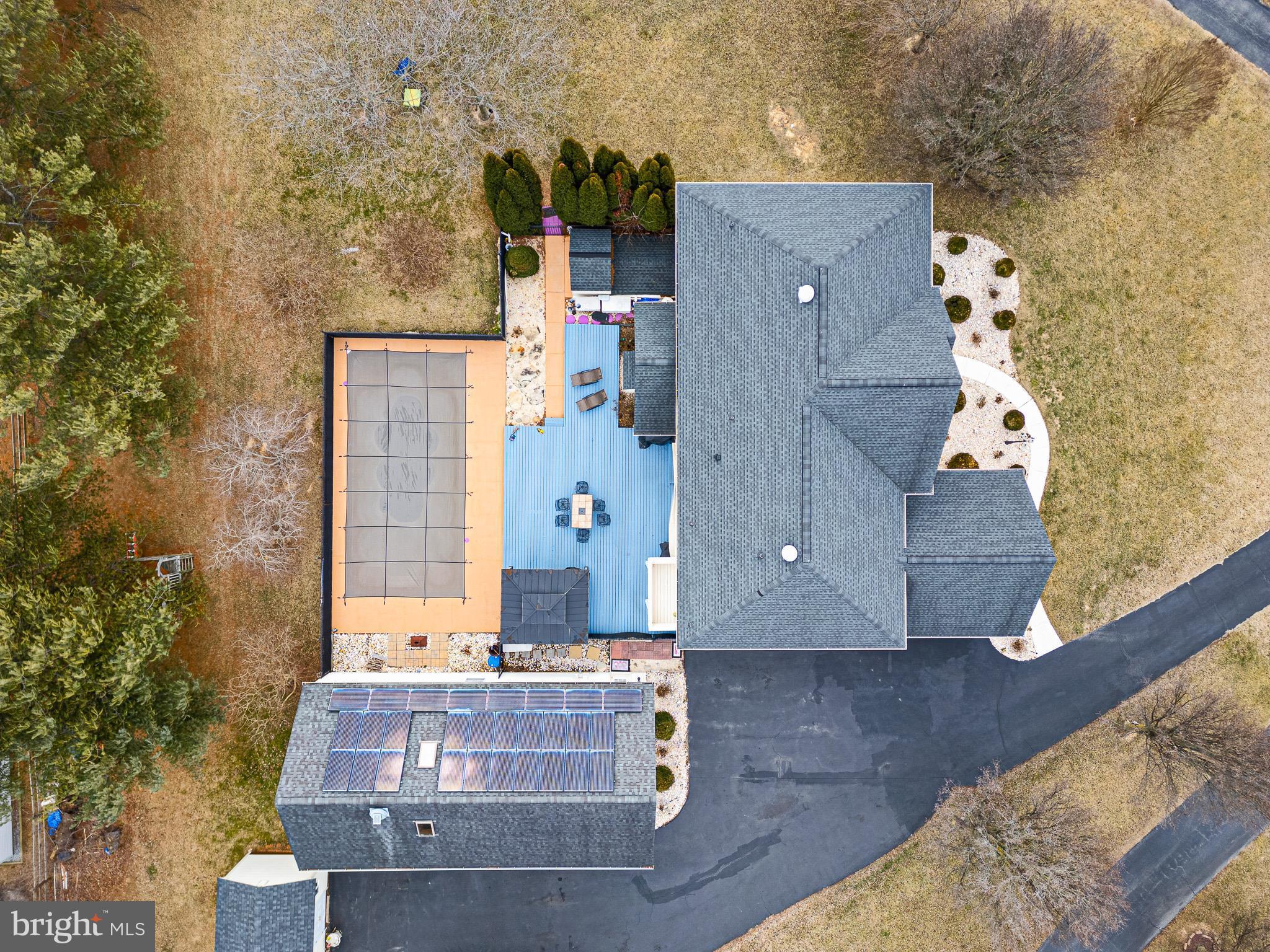 COMMODORE ESTATES - Residential