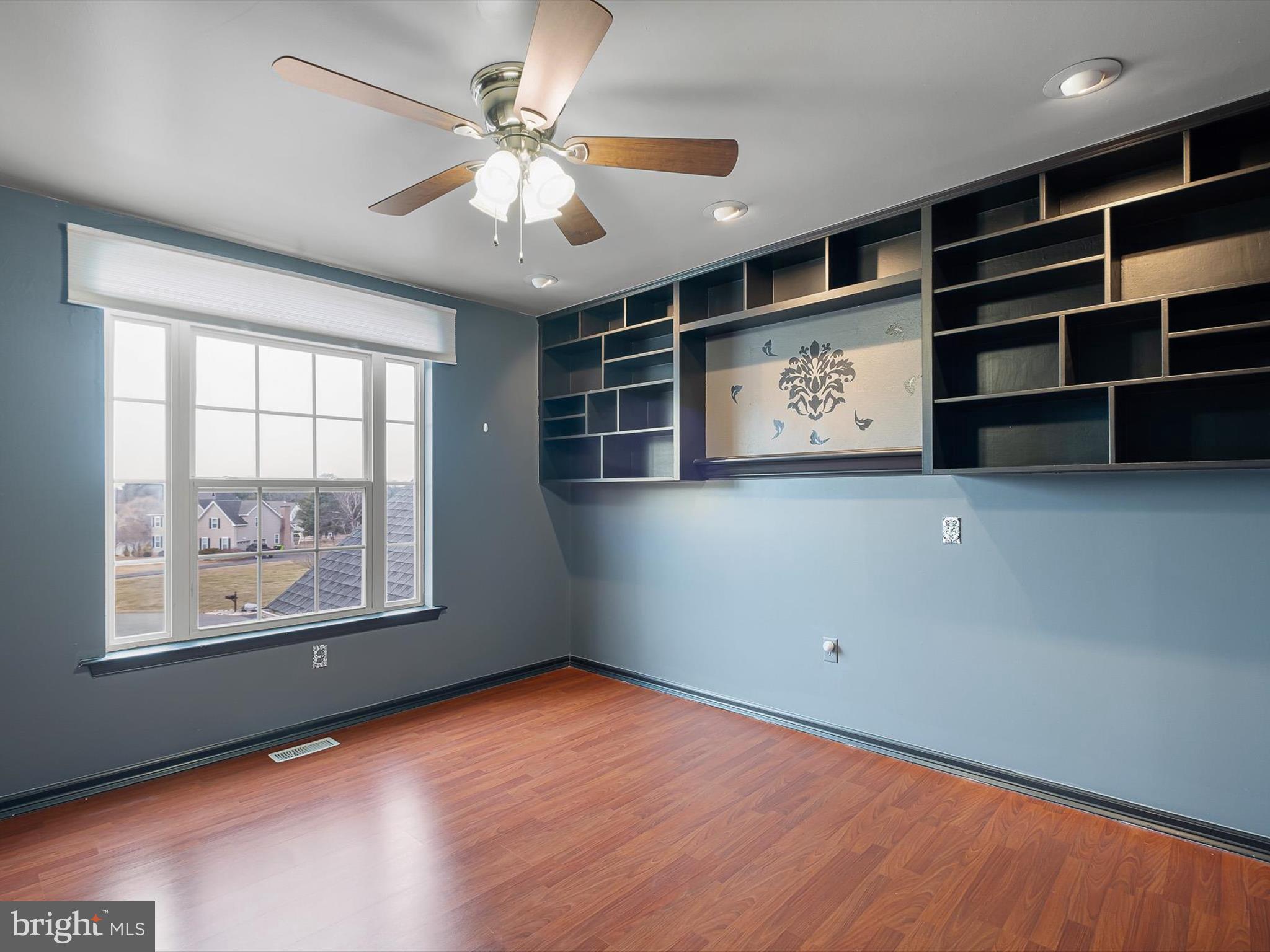 COMMODORE ESTATES - Residential