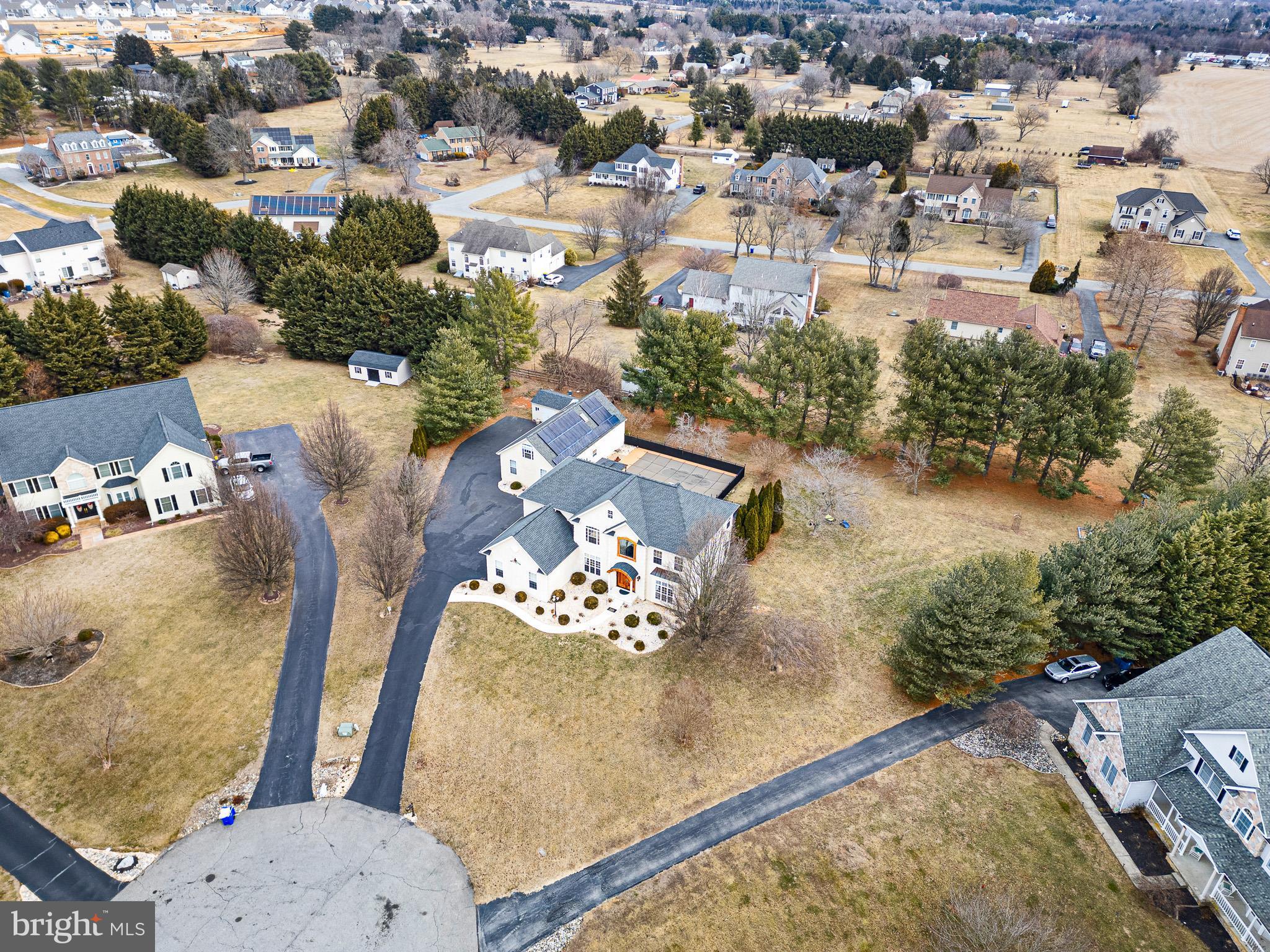 COMMODORE ESTATES - Residential