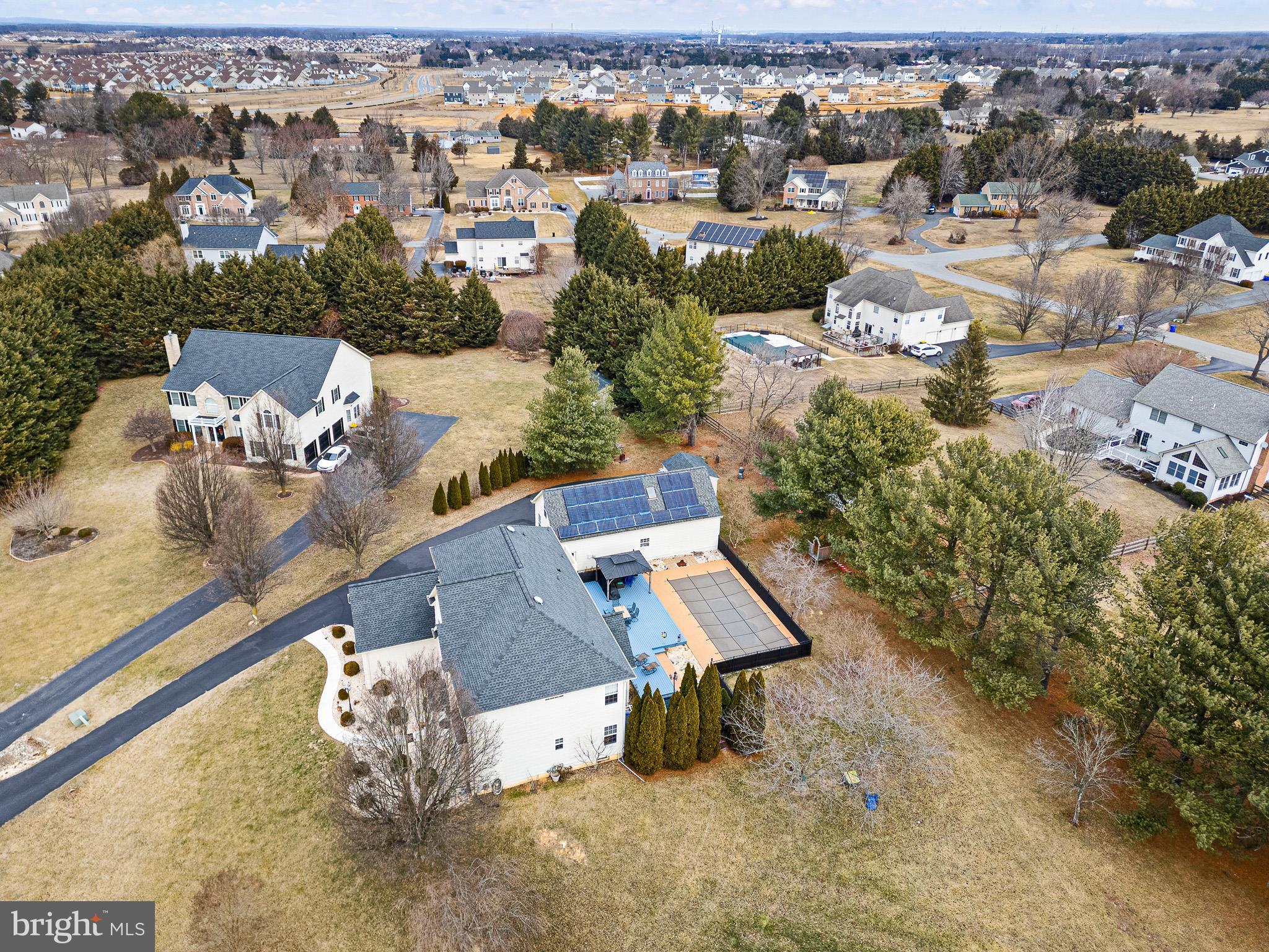 COMMODORE ESTATES - Residential