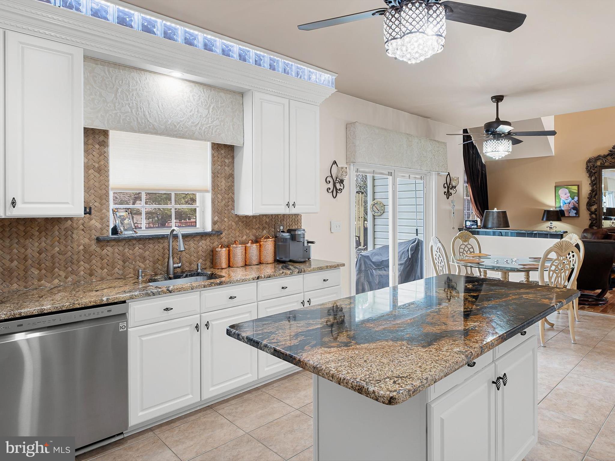 COMMODORE ESTATES - Residential