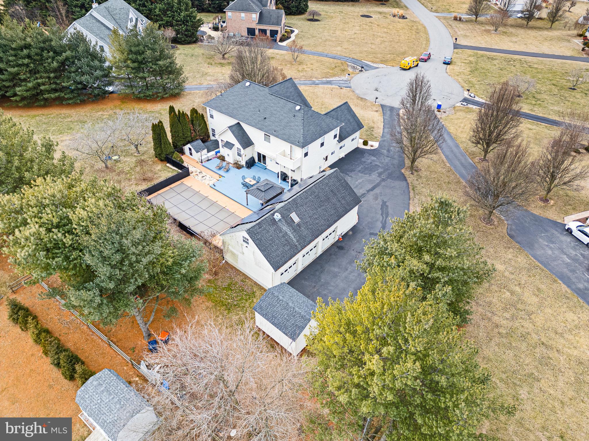 COMMODORE ESTATES - Residential