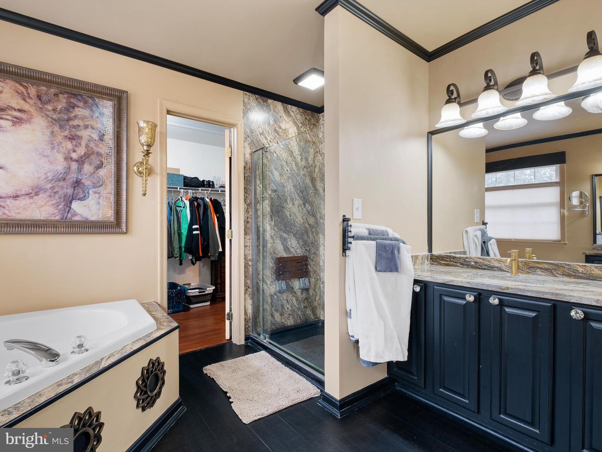 COMMODORE ESTATES - Residential